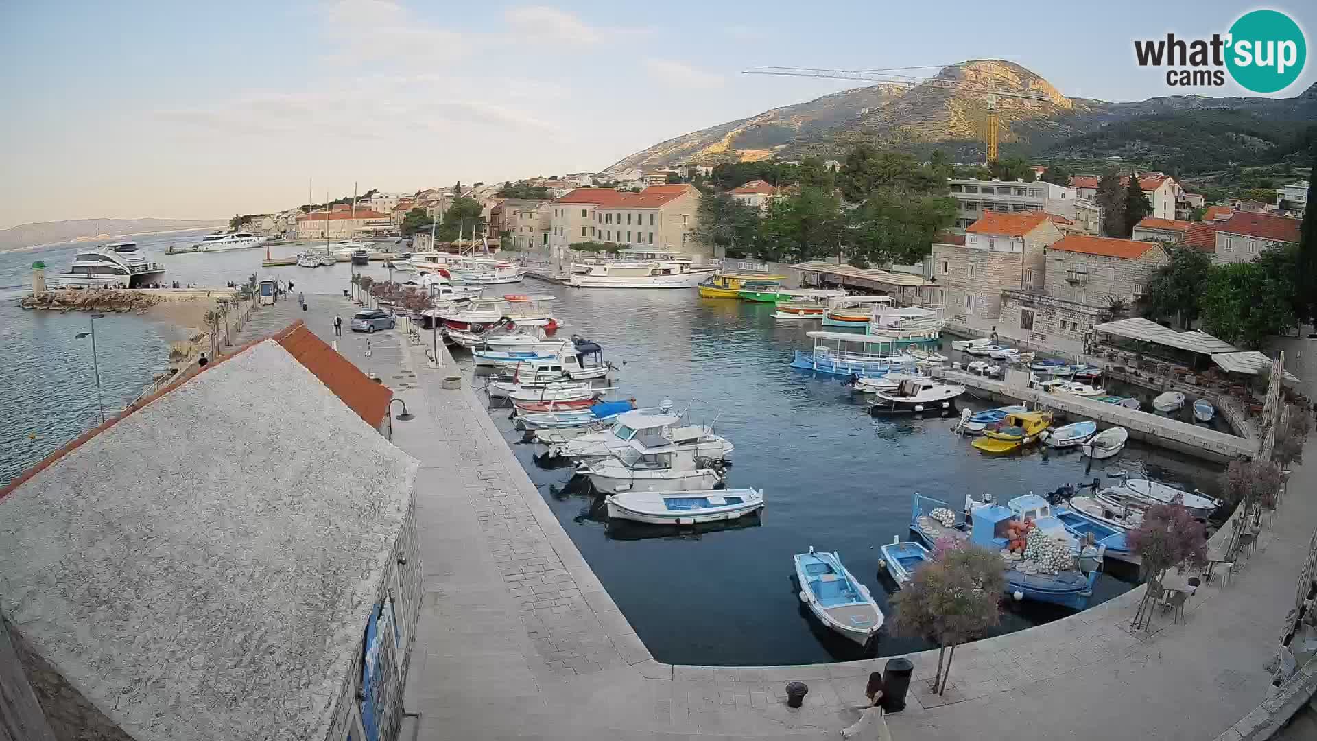 Webcam porto di Bol – Vista live sulla Riva e Marina