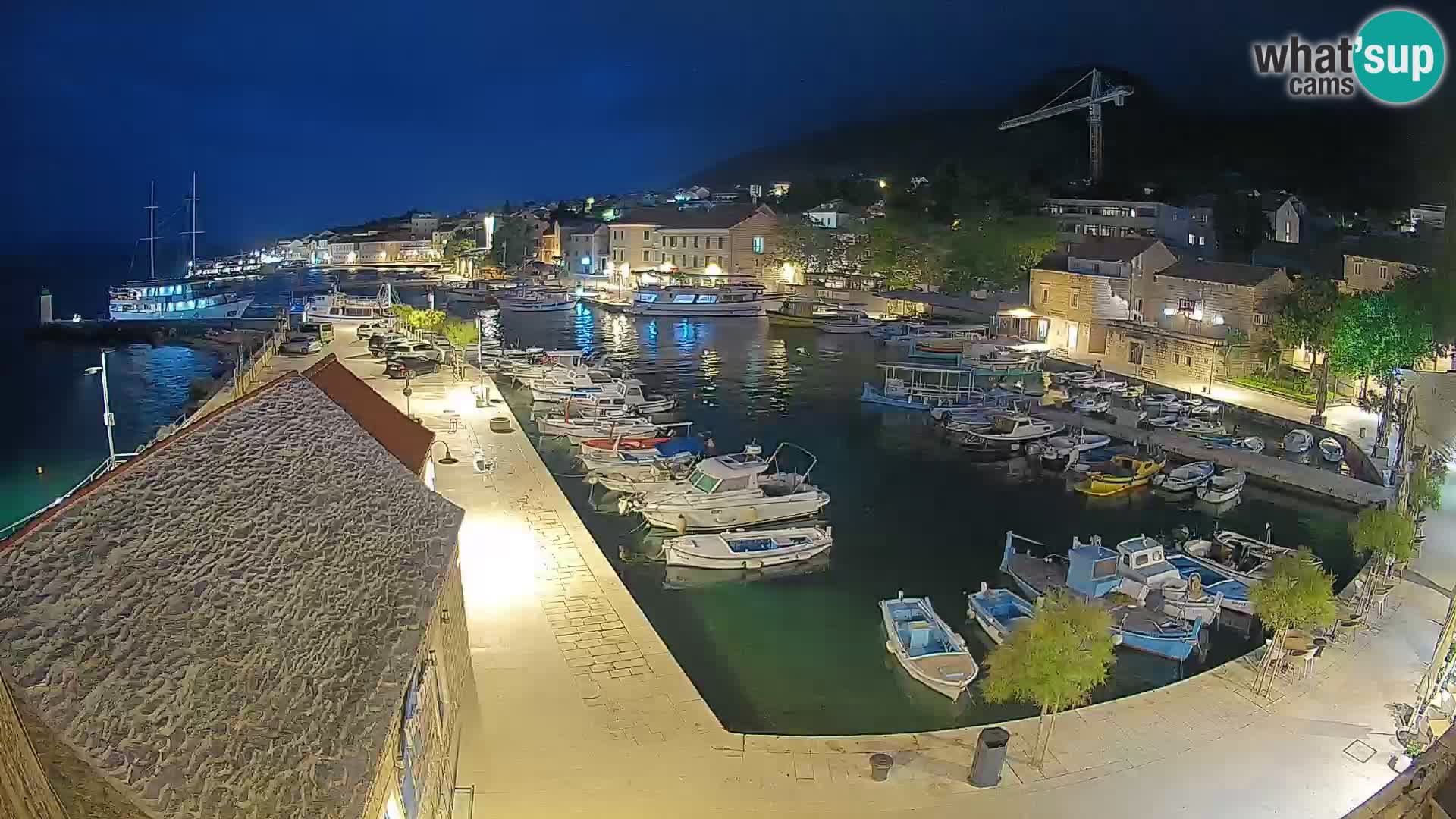 Webcam porto di Bol – Vista live sulla Riva e Marina