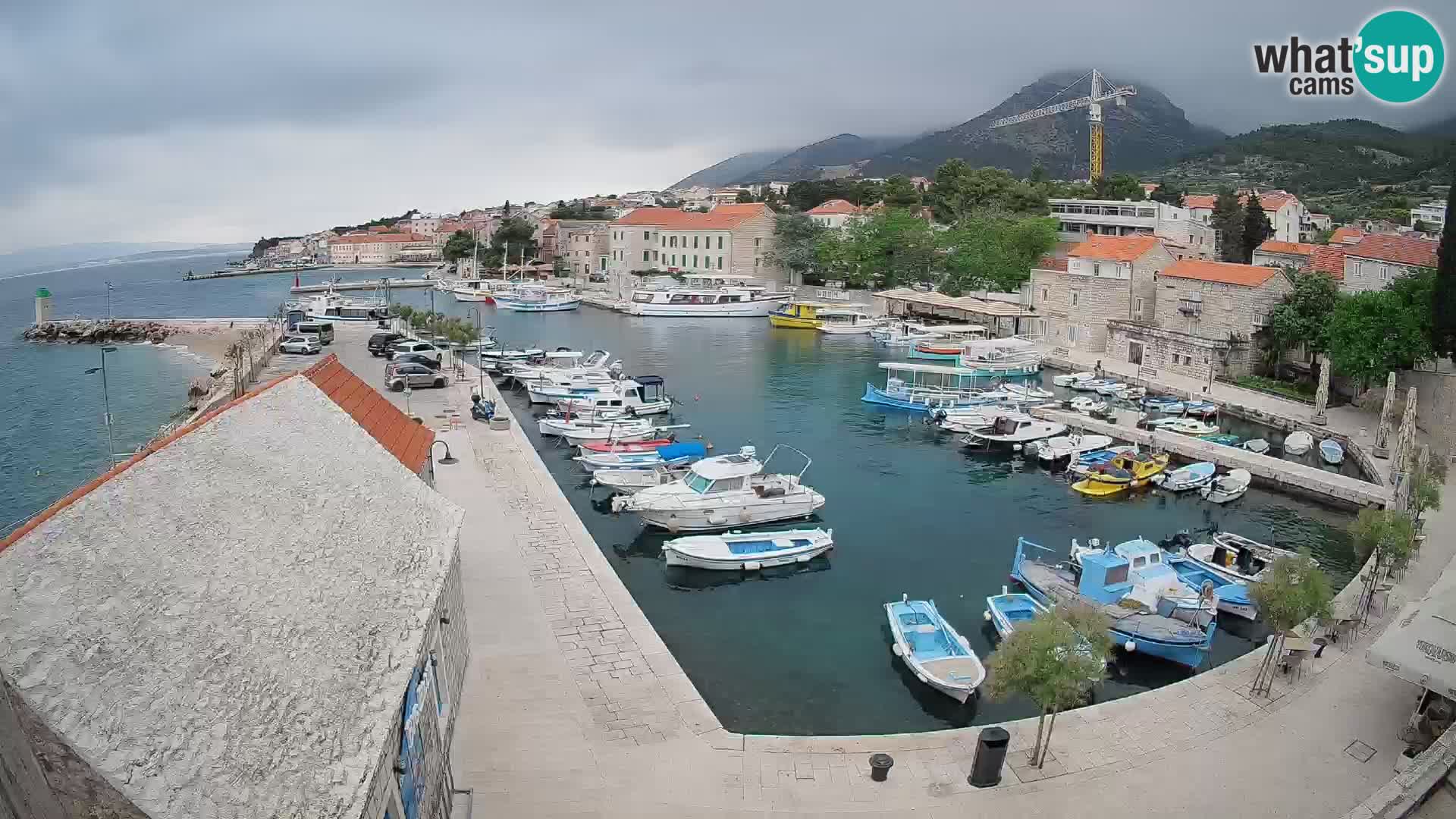 Web kamera Bol Riva – Pogled uživo na luku i marinu