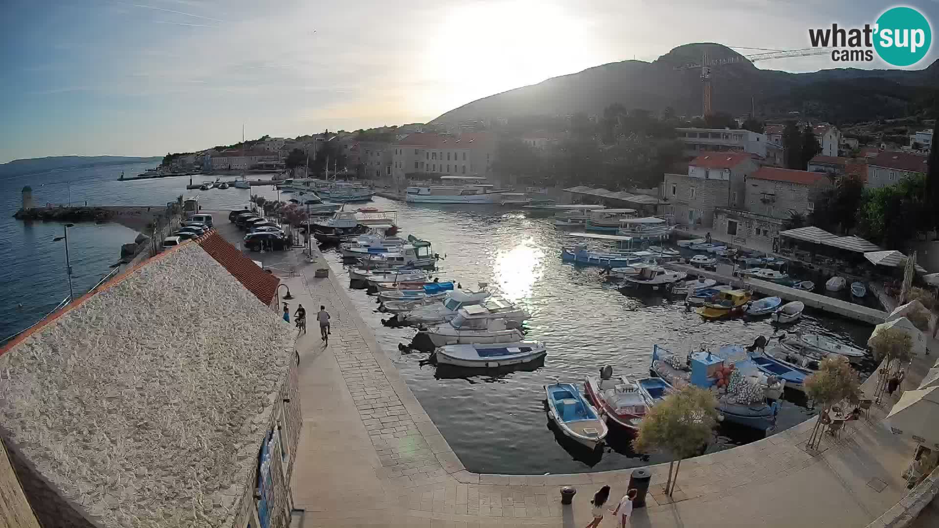 Web kamera Bol Riva – Pogled uživo na luku i marinu