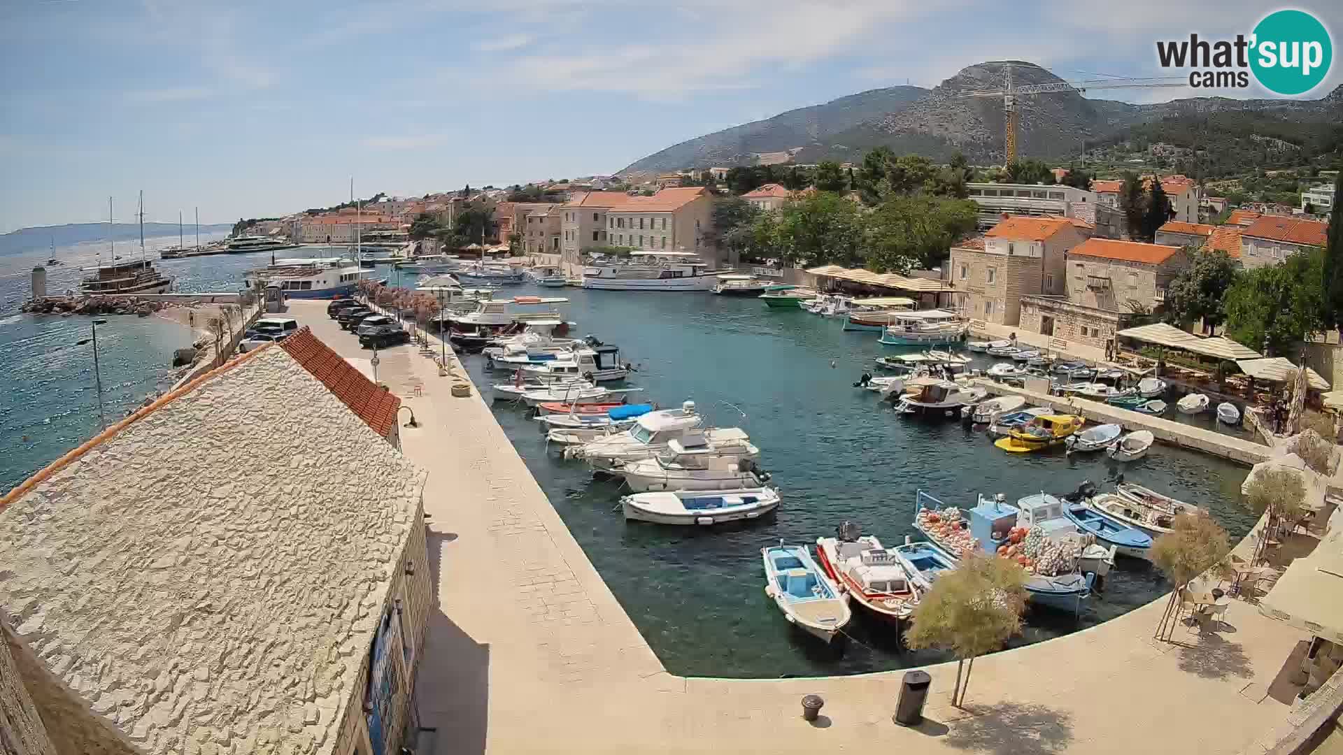 Web kamera Bol Riva – Pogled uživo na luku i marinu