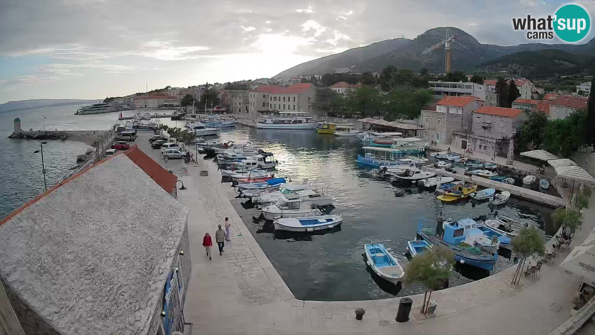 Webcam porto di Bol – Vista live sulla Riva e Marina