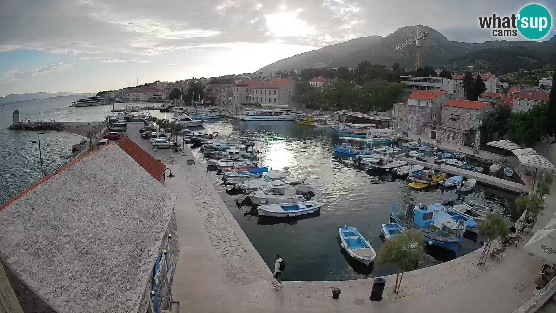 Webcam porto di Bol – Vista live sulla Riva e Marina