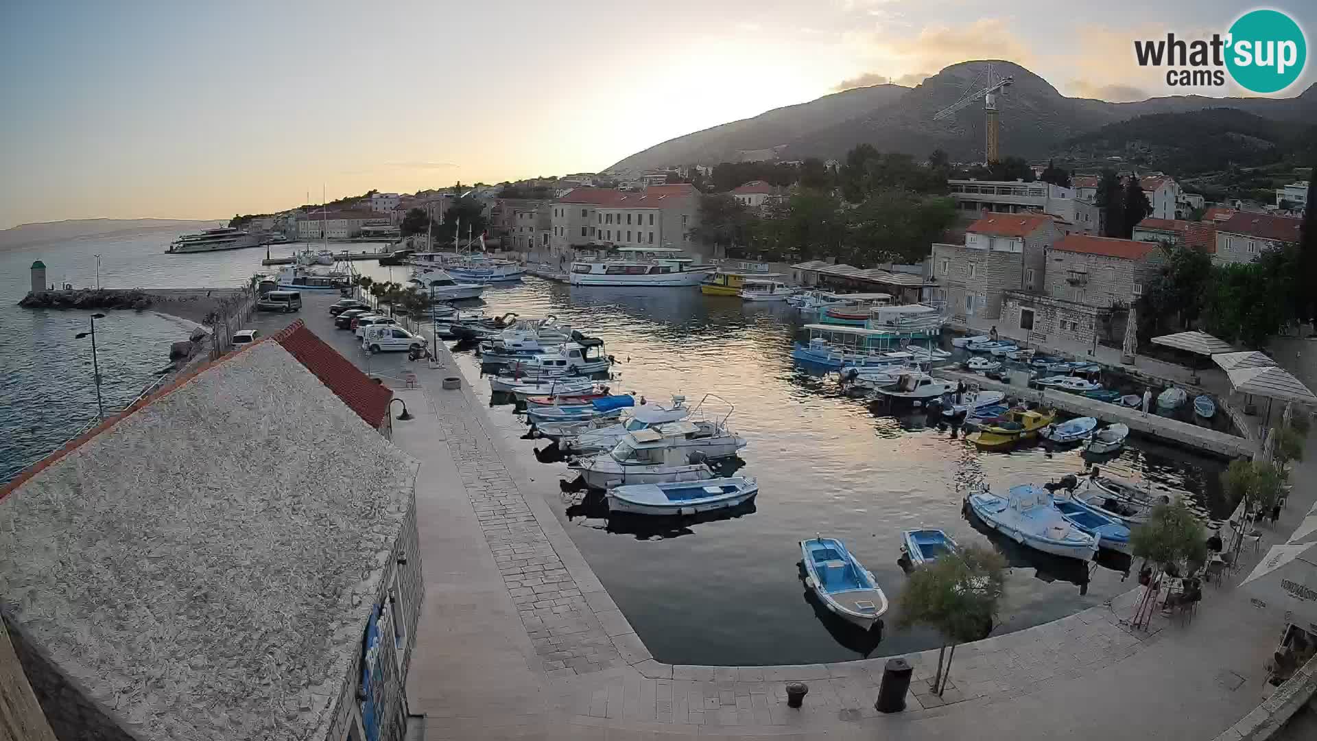 Webcam porto di Bol – Vista live sulla Riva e Marina