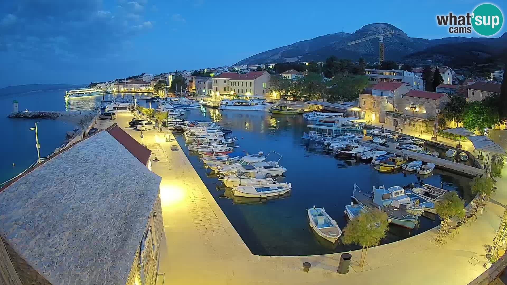 Webcam porto di Bol – Vista live sulla Riva e Marina