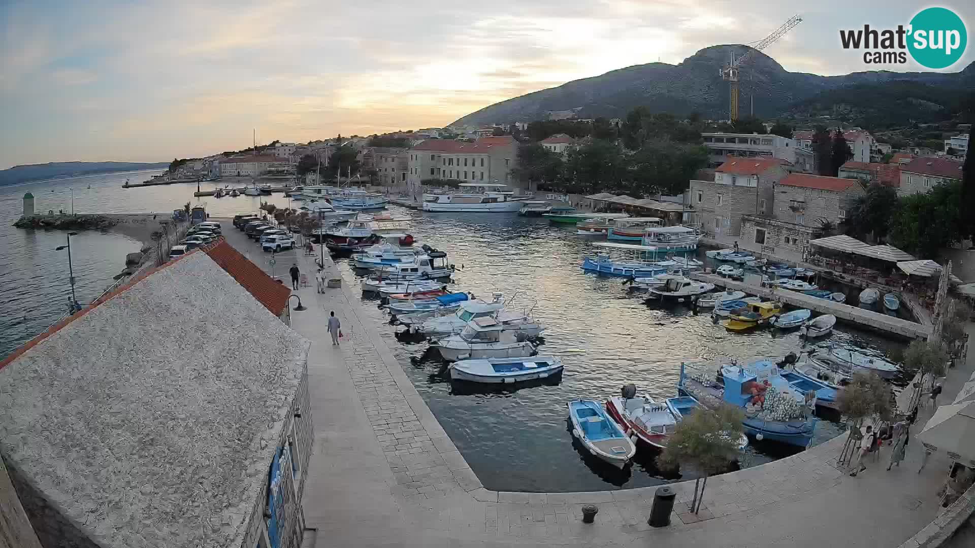 Webcam porto di Bol – Vista live sulla Riva e Marina