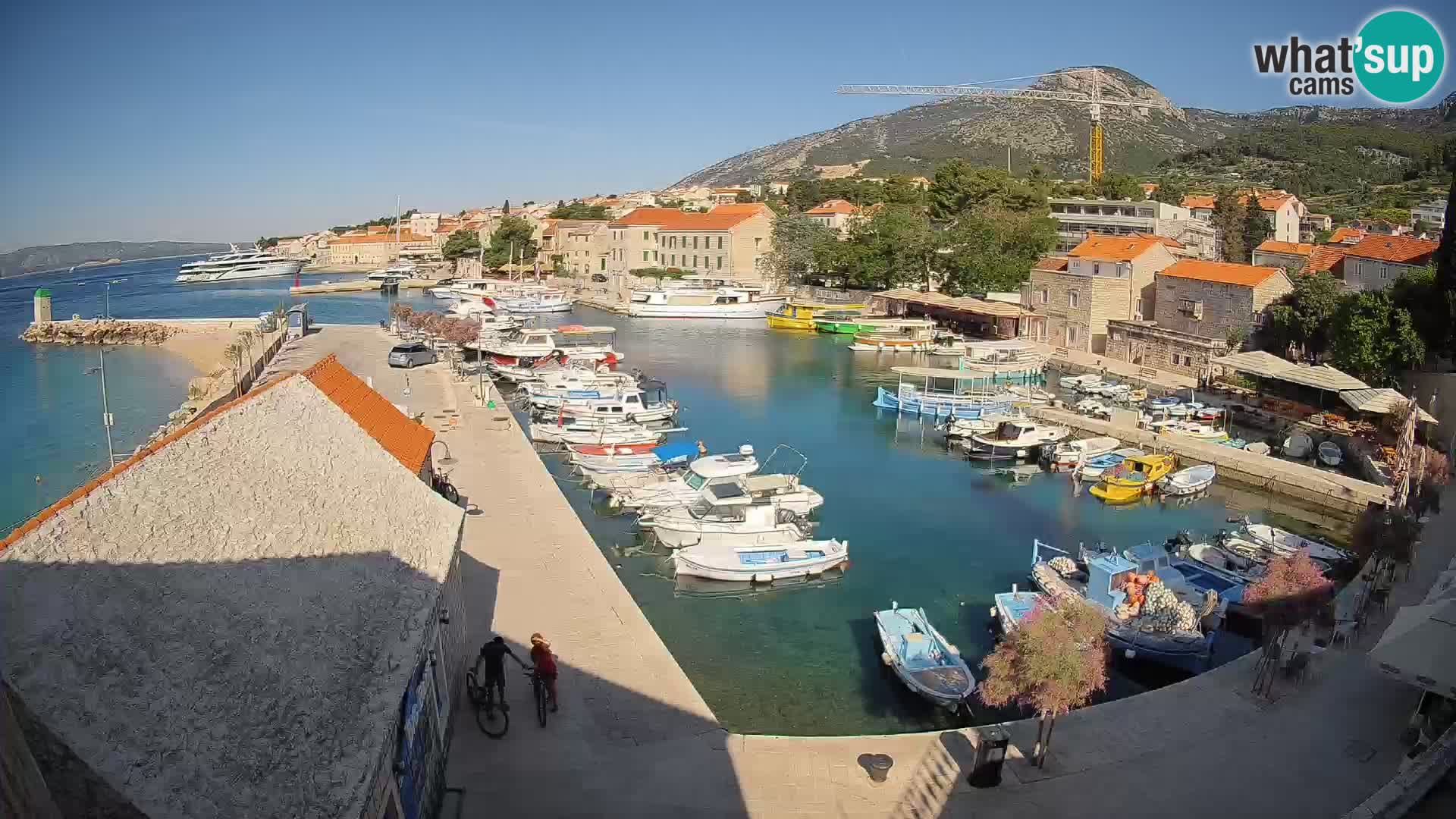 Webcam porto di Bol – Vista live sulla Riva e Marina