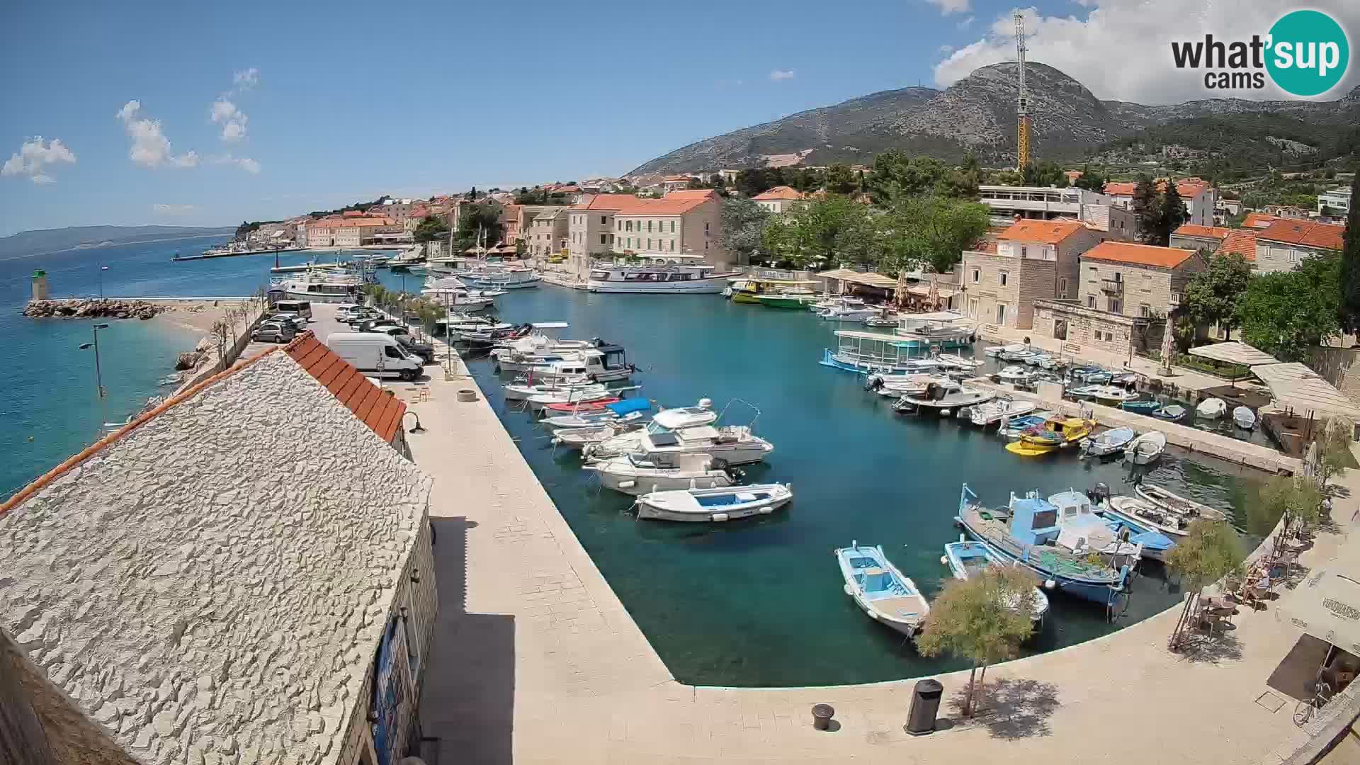 Web kamera Bol Riva – Pogled uživo na luku i marinu