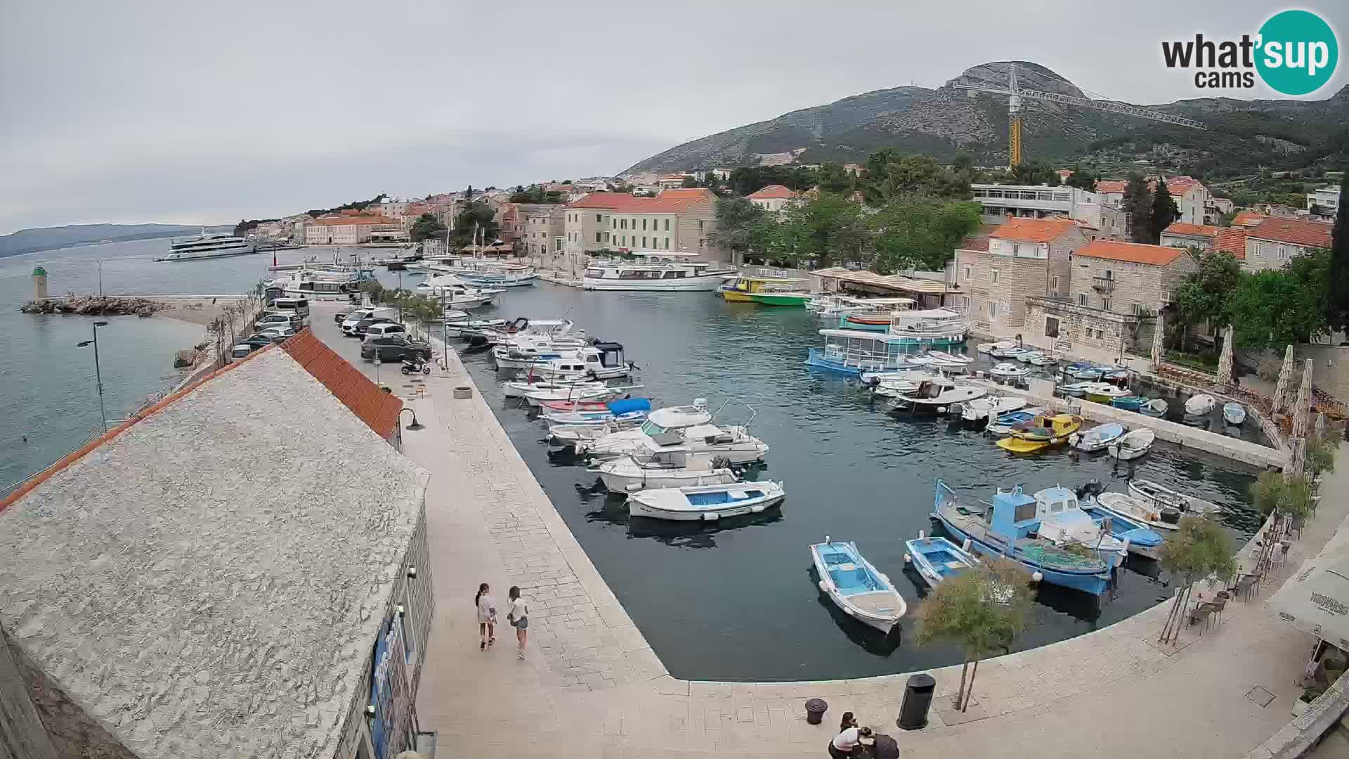 Webcam porto di Bol – Vista live sulla Riva e Marina