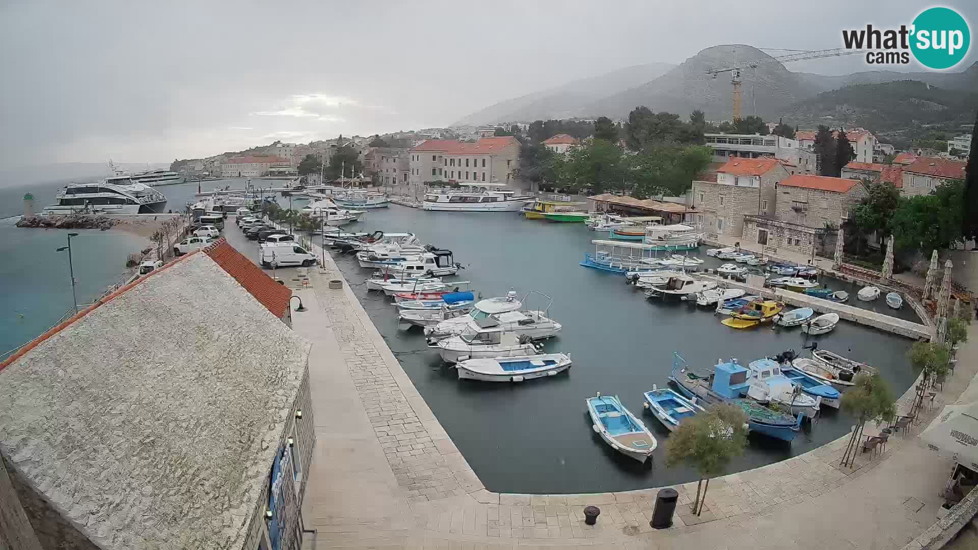 Webcam porto di Bol – Vista live sulla Riva e Marina