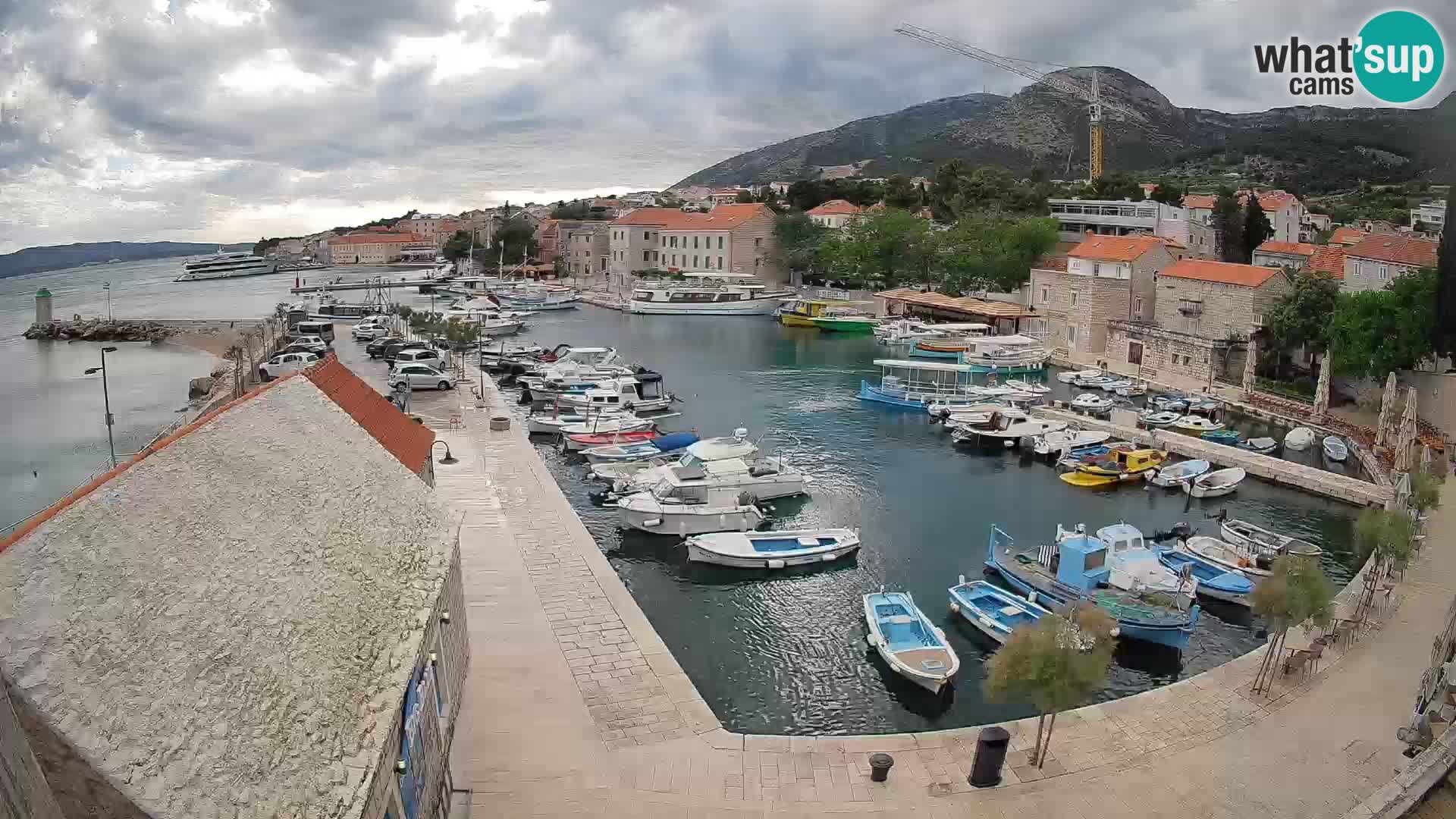 Webcam porto di Bol – Vista live sulla Riva e Marina