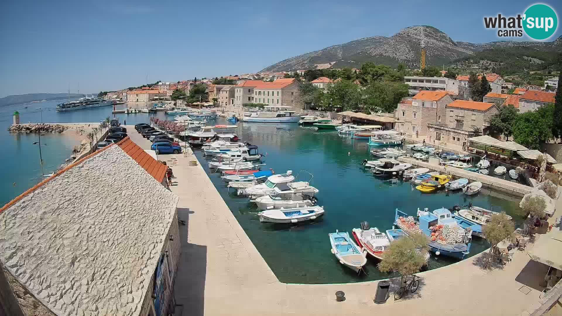 Webcam porto di Bol – Vista live sulla Riva e Marina