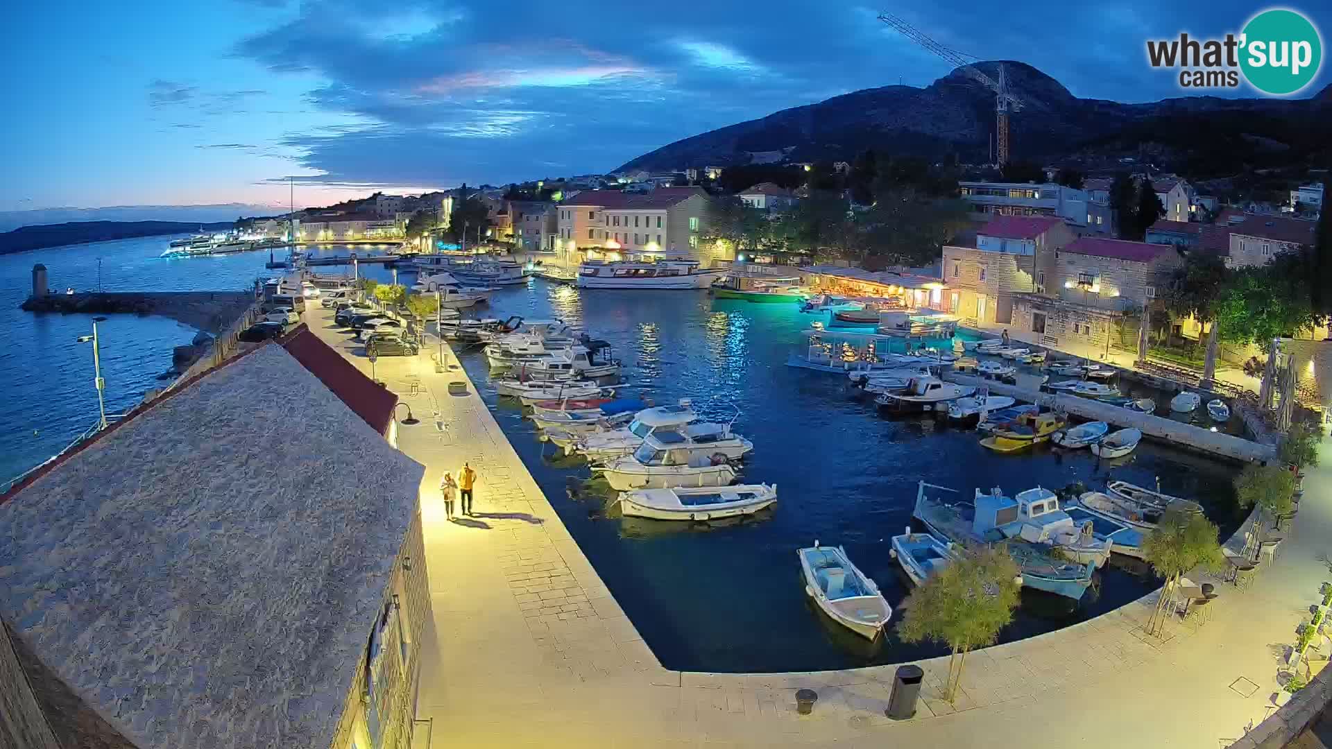 Web kamera Bol Riva – Pogled uživo na luku i marinu