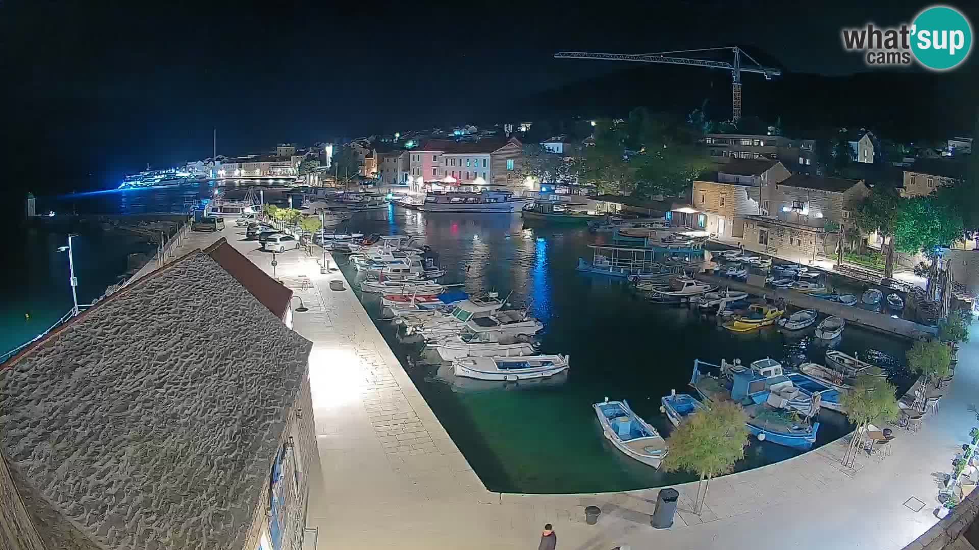Webcam porto di Bol – Vista live sulla Riva e Marina