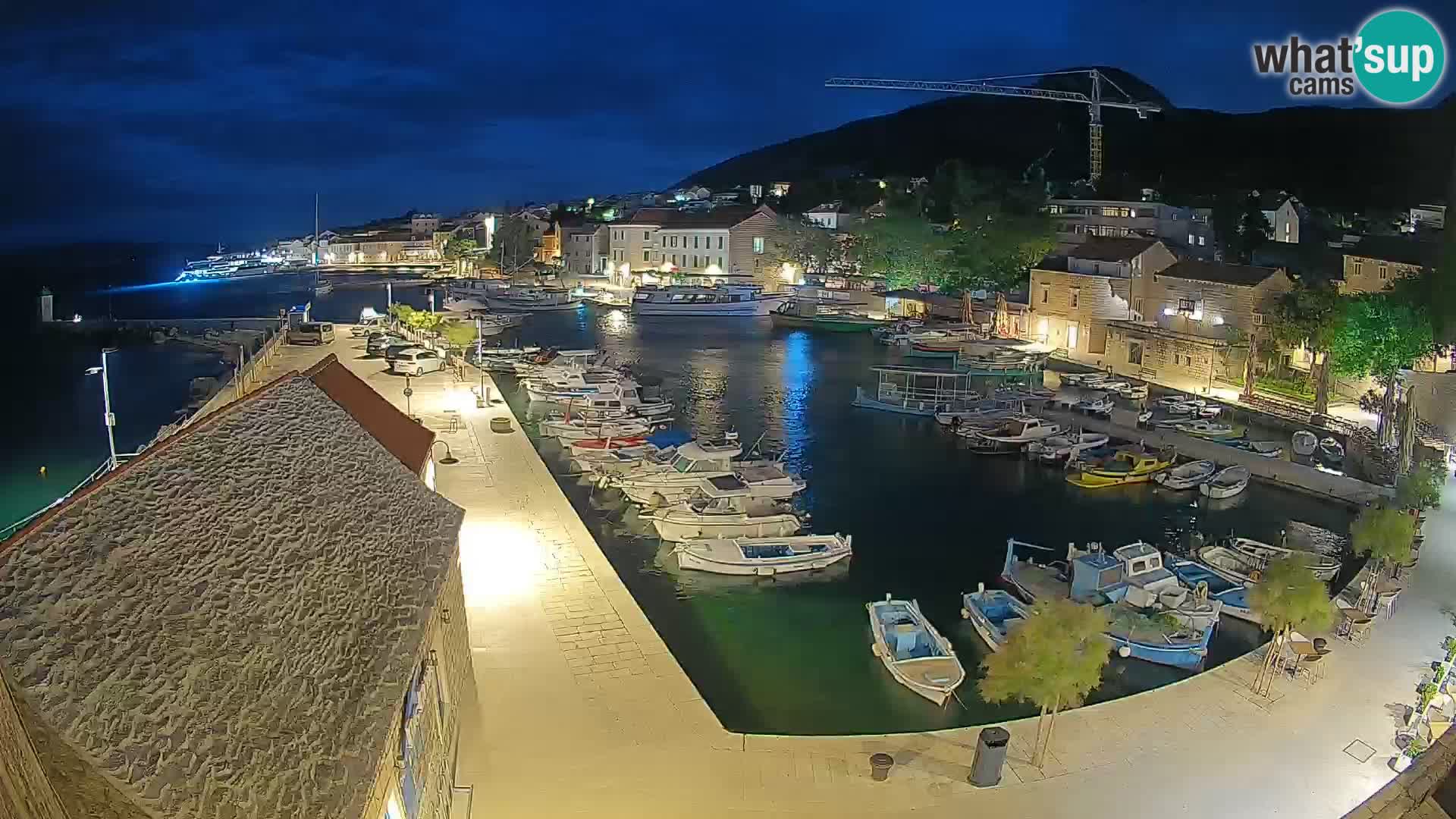 Webcam porto di Bol – Vista live sulla Riva e Marina