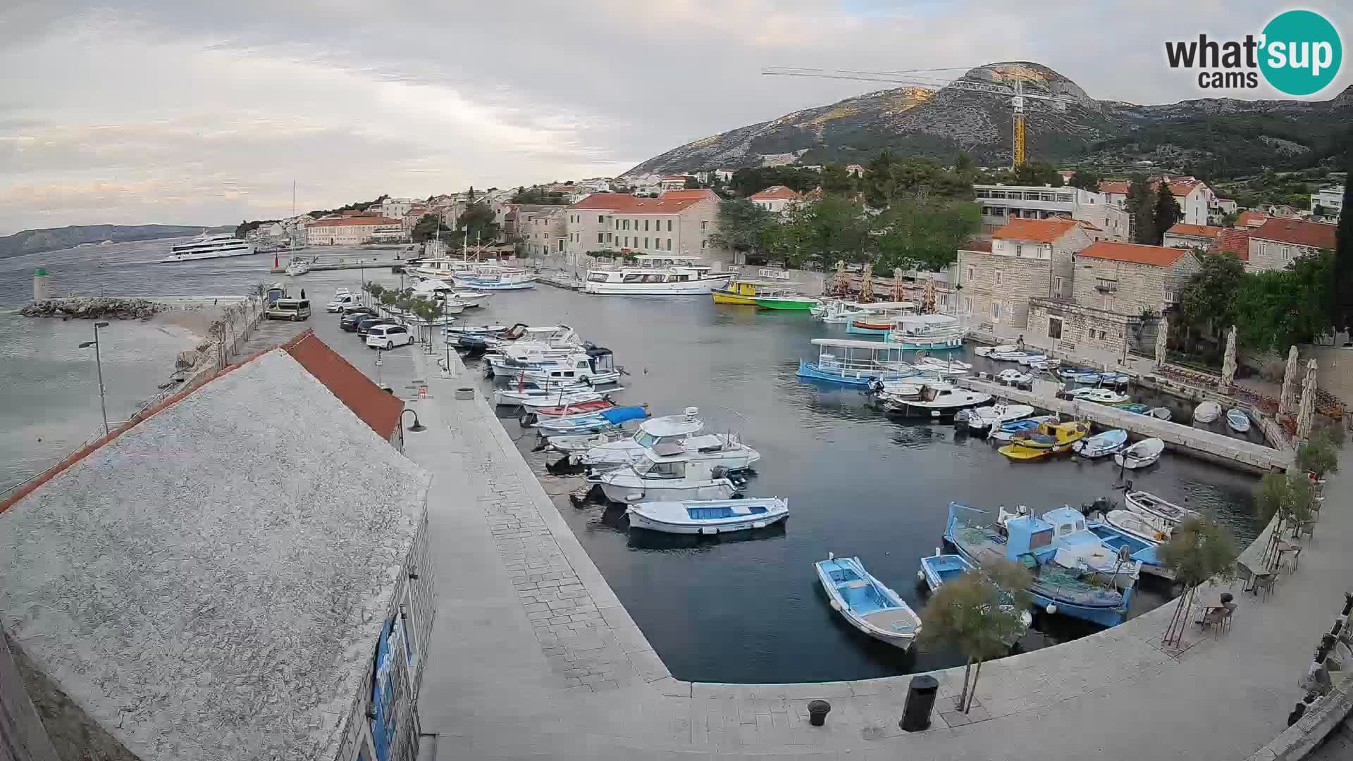 Webcam porto di Bol – Vista live sulla Riva e Marina