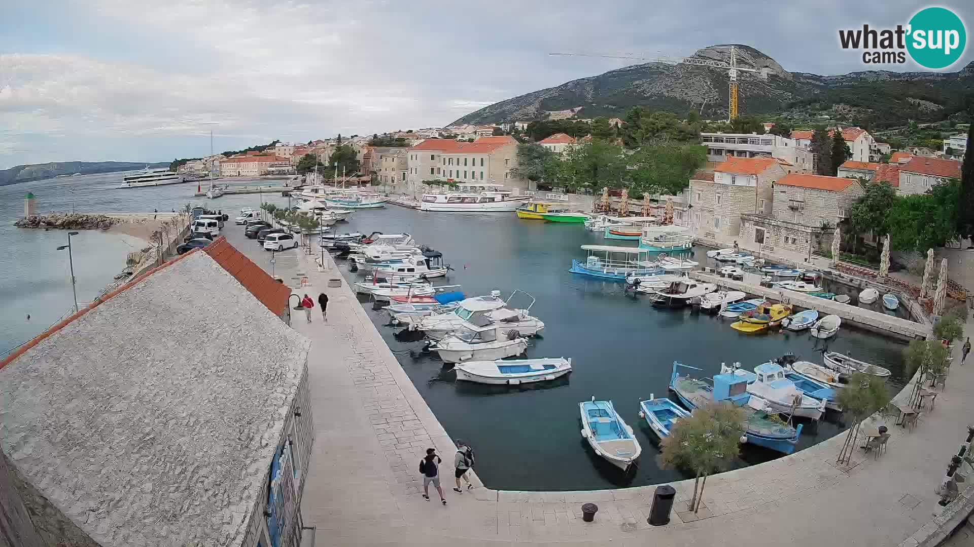 Web kamera Bol Riva – Pogled uživo na luku i marinu