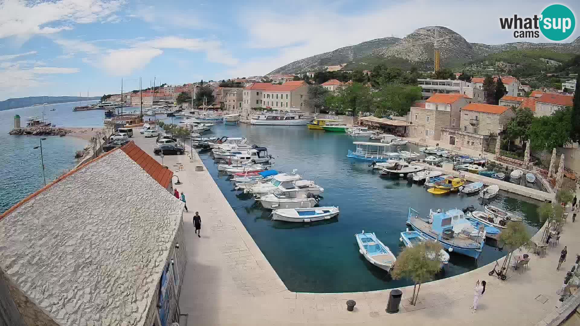 Web kamera Bol Riva – Pogled uživo na luku i marinu