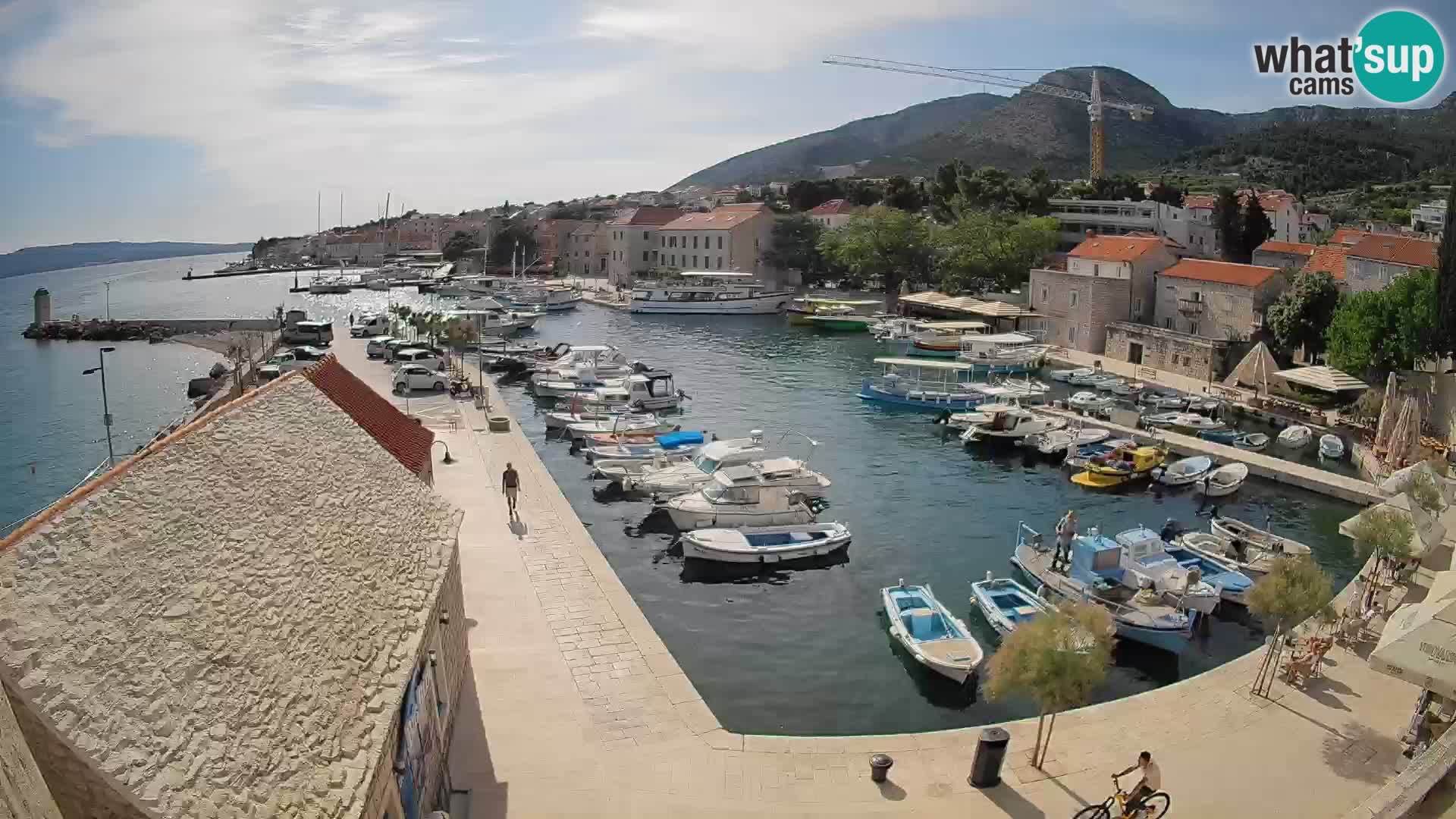 Web kamera Bol Riva – Pogled uživo na luku i marinu