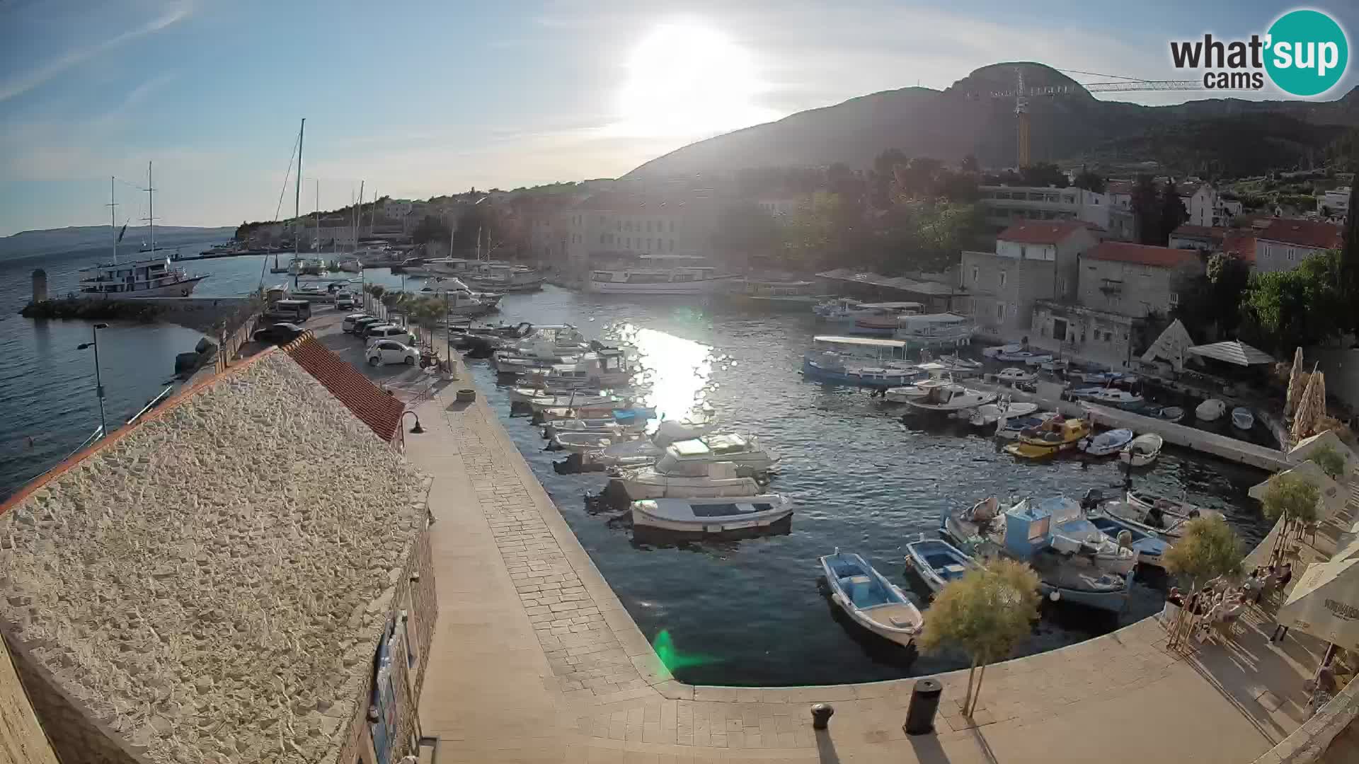 Webcam porto di Bol – Vista live sulla Riva e Marina