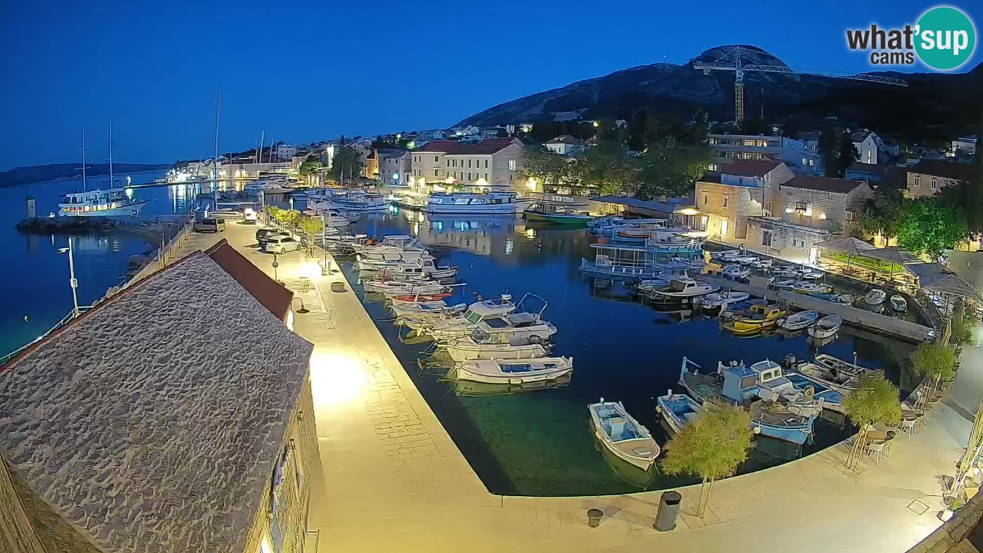 Webcam porto di Bol – Vista live sulla Riva e Marina