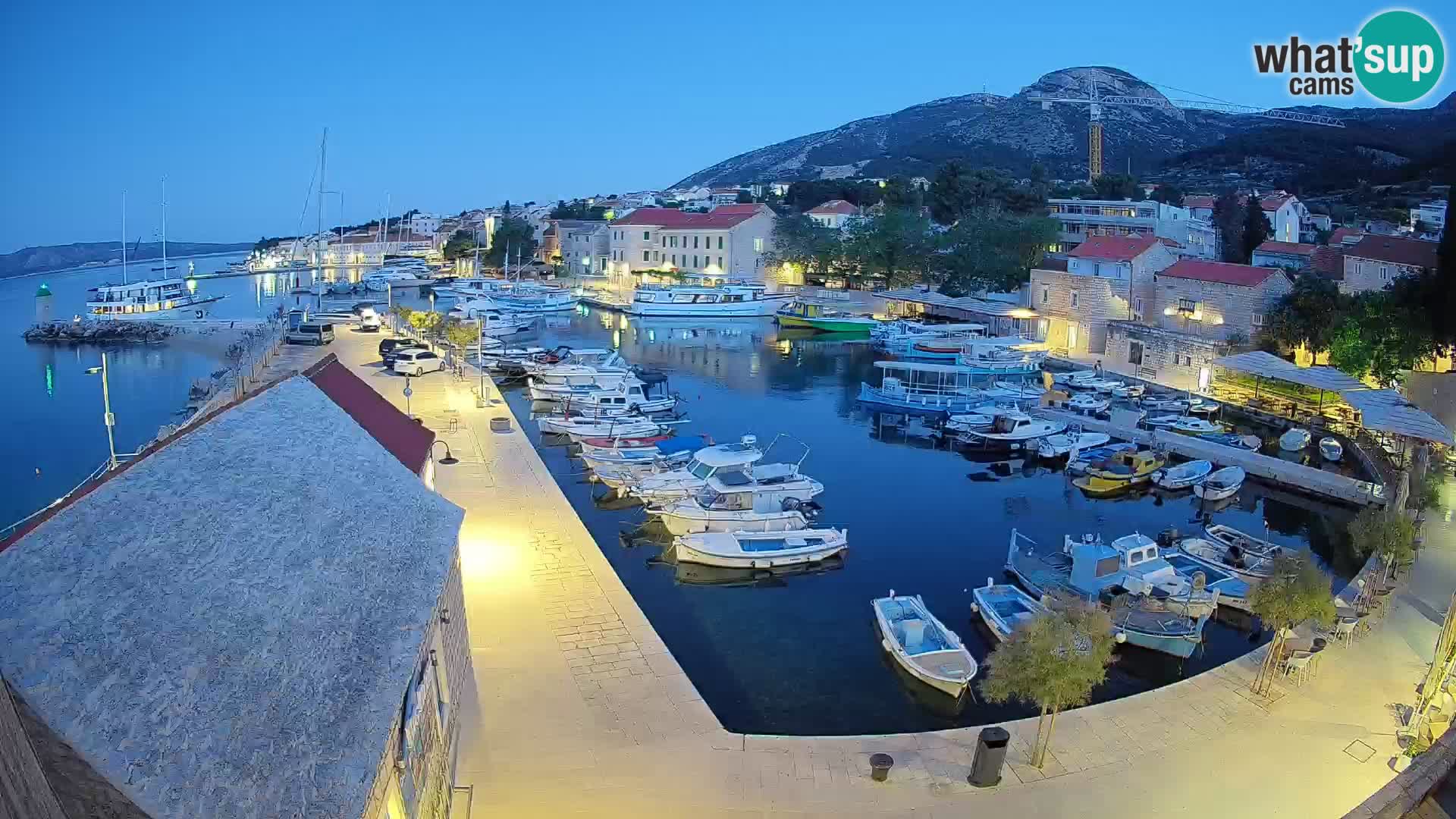 Webcam porto di Bol – Vista live sulla Riva e Marina