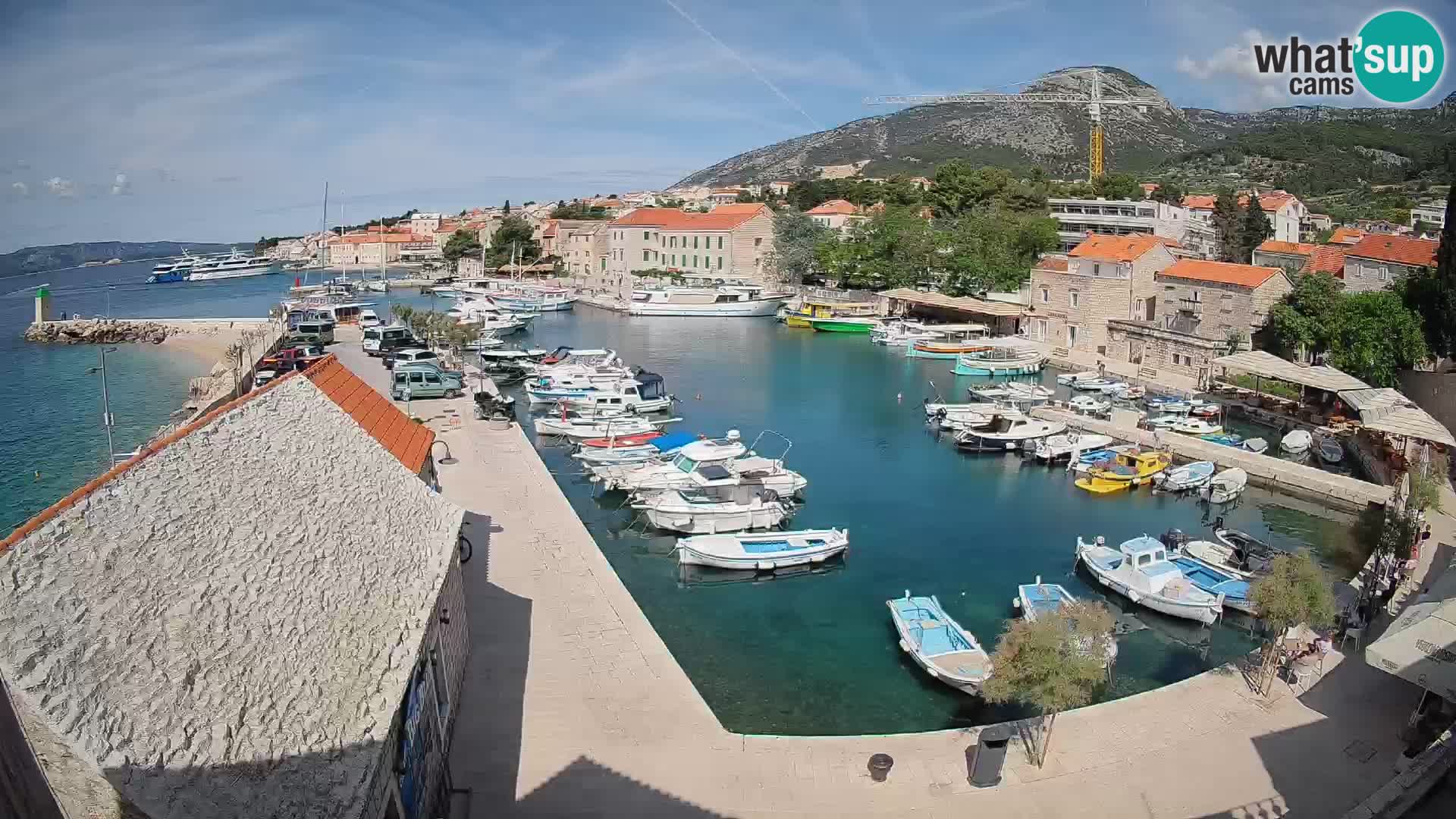 Web kamera Bol Riva – Pogled uživo na luku i marinu