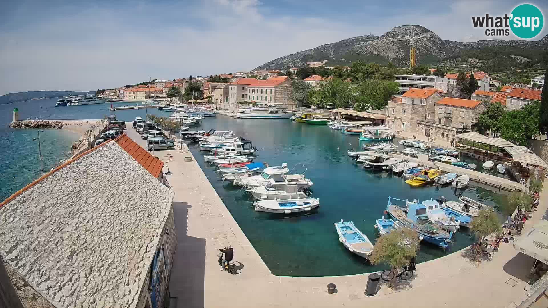 Webcam porto di Bol – Vista live sulla Riva e Marina