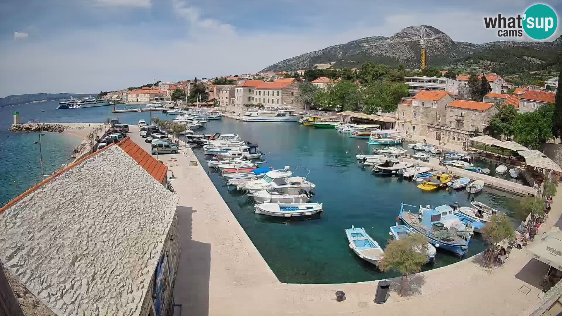 Web kamera Bol Riva – Pogled uživo na luku i marinu