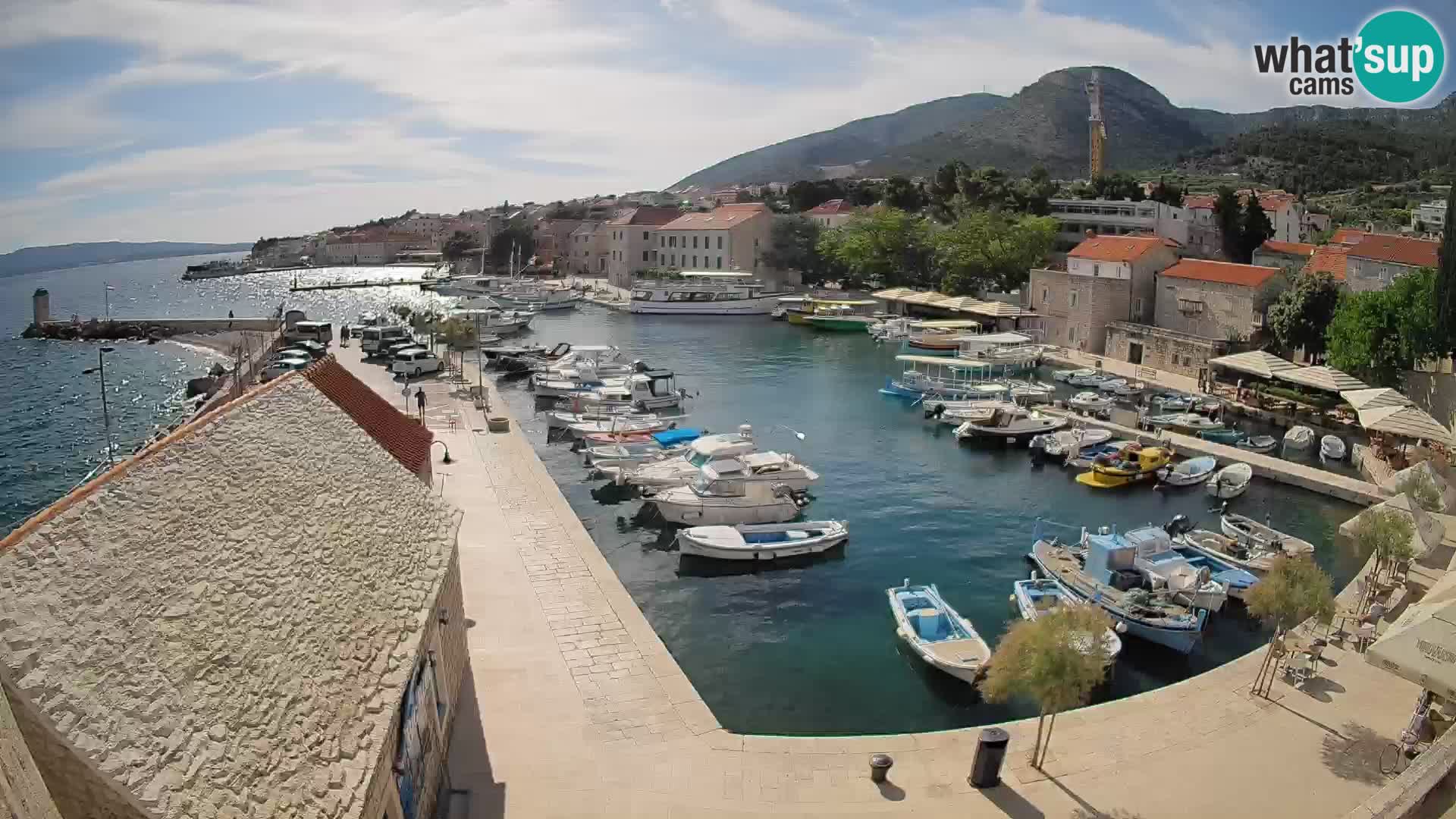 Web kamera Bol Riva – Pogled uživo na luku i marinu