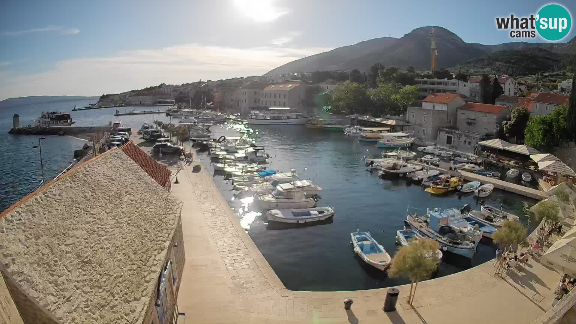 Webcam porto di Bol – Vista live sulla Riva e Marina