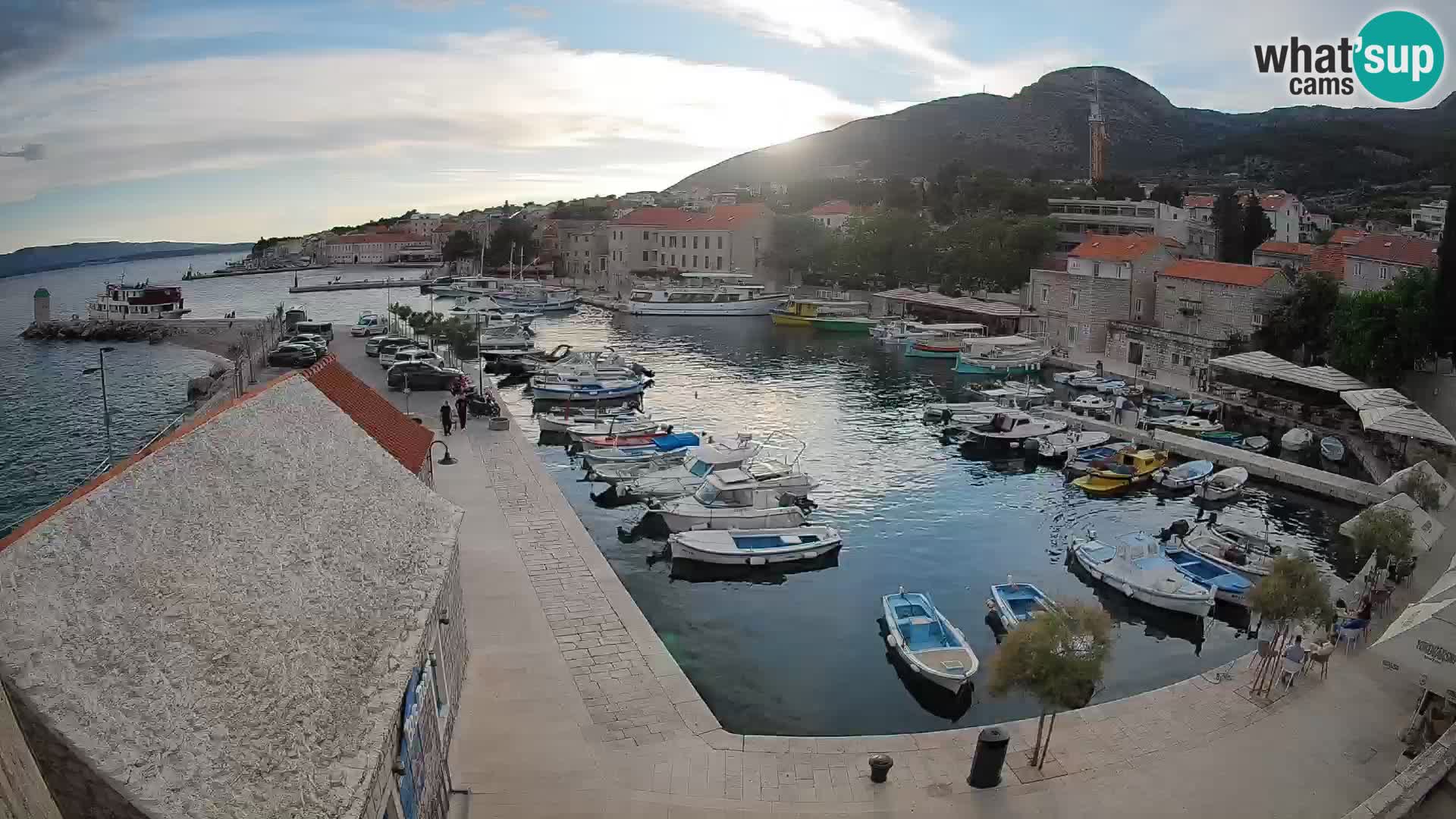 Webcam porto di Bol – Vista live sulla Riva e Marina
