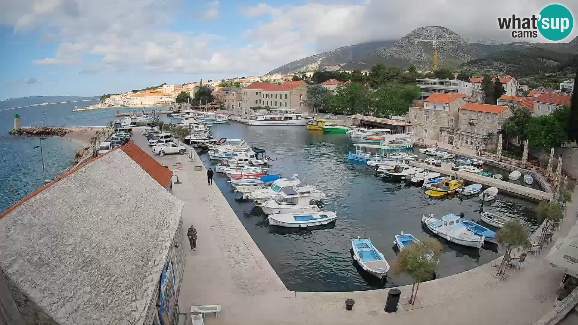 Web kamera Bol Riva – Pogled uživo na luku i marinu