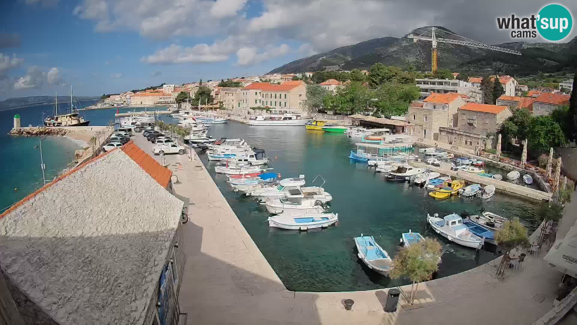 Web kamera Bol Riva – Pogled uživo na luku i marinu