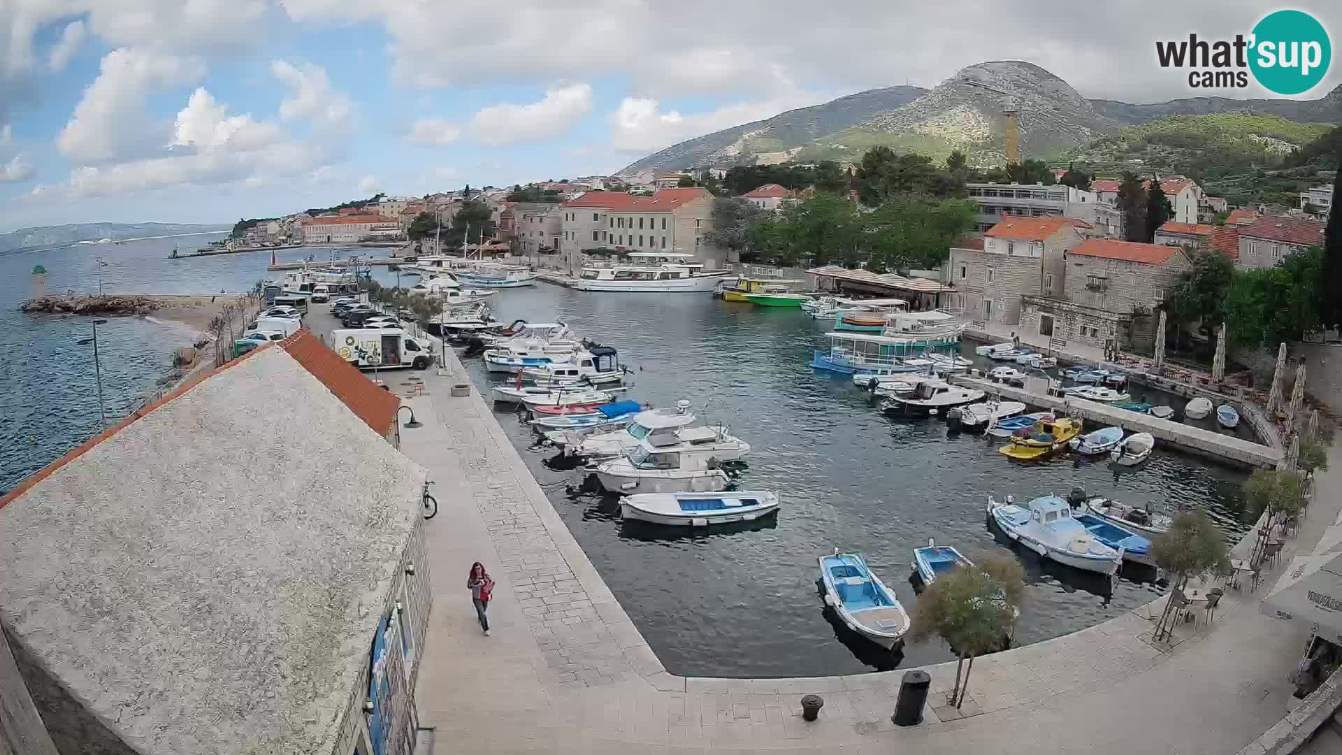 Web kamera Bol Riva – Pogled uživo na luku i marinu