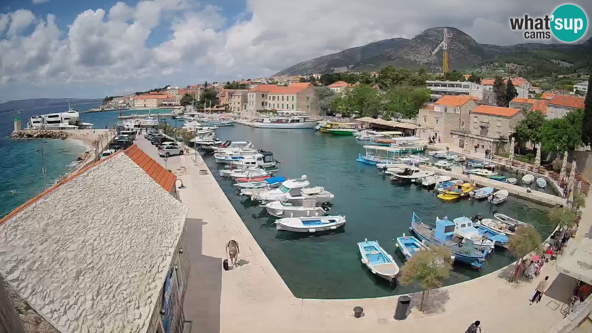 Web kamera Bol Riva – Pogled uživo na luku i marinu