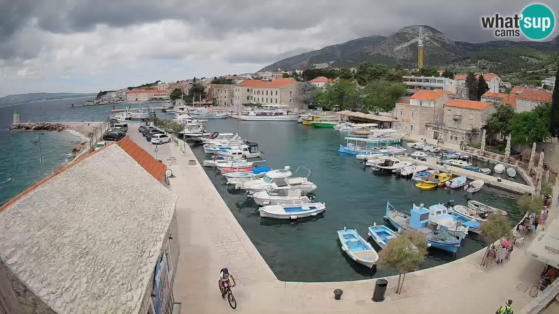 Web kamera Bol Riva – Pogled uživo na luku i marinu