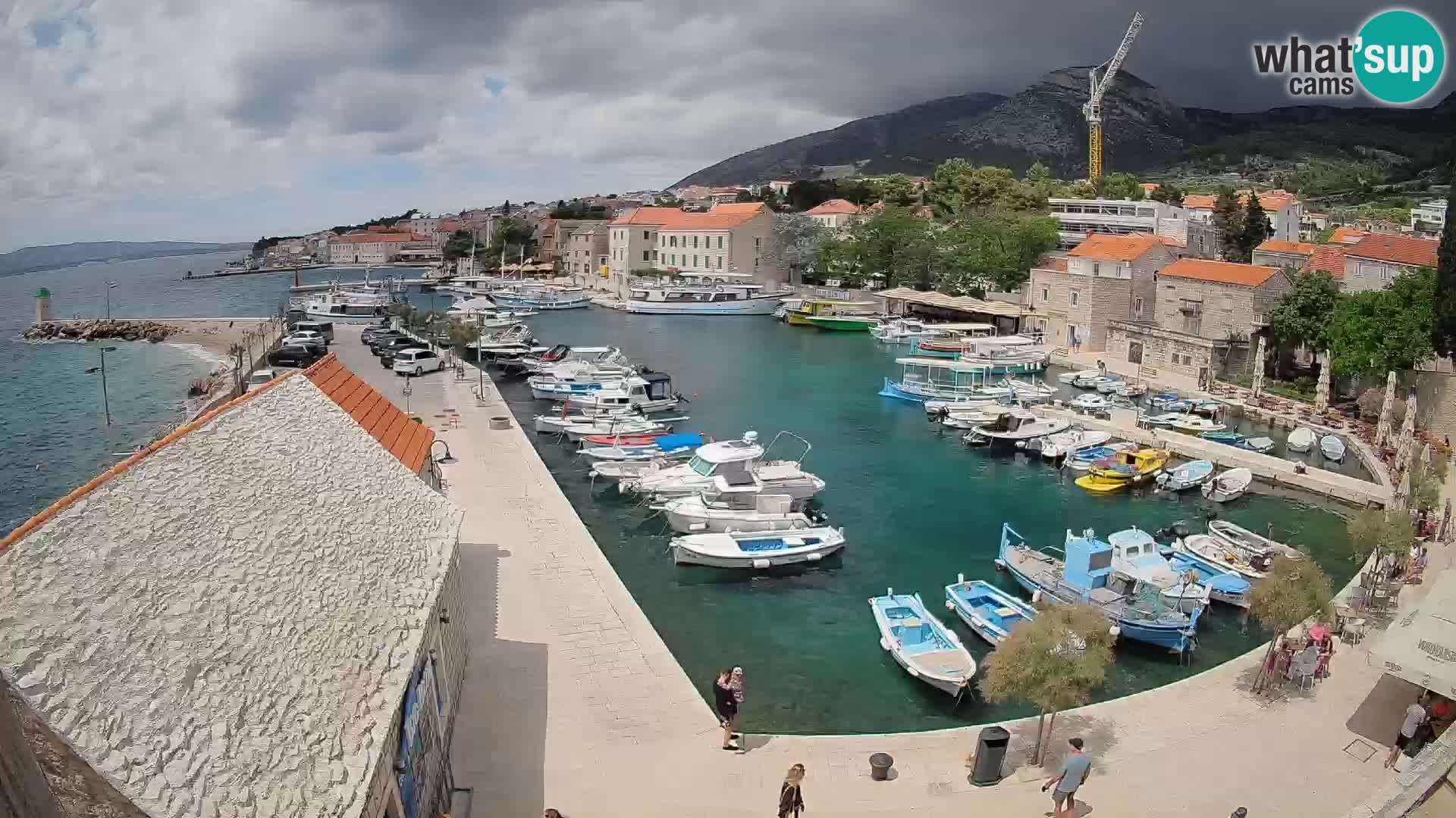 Web kamera Bol Riva – Pogled uživo na luku i marinu