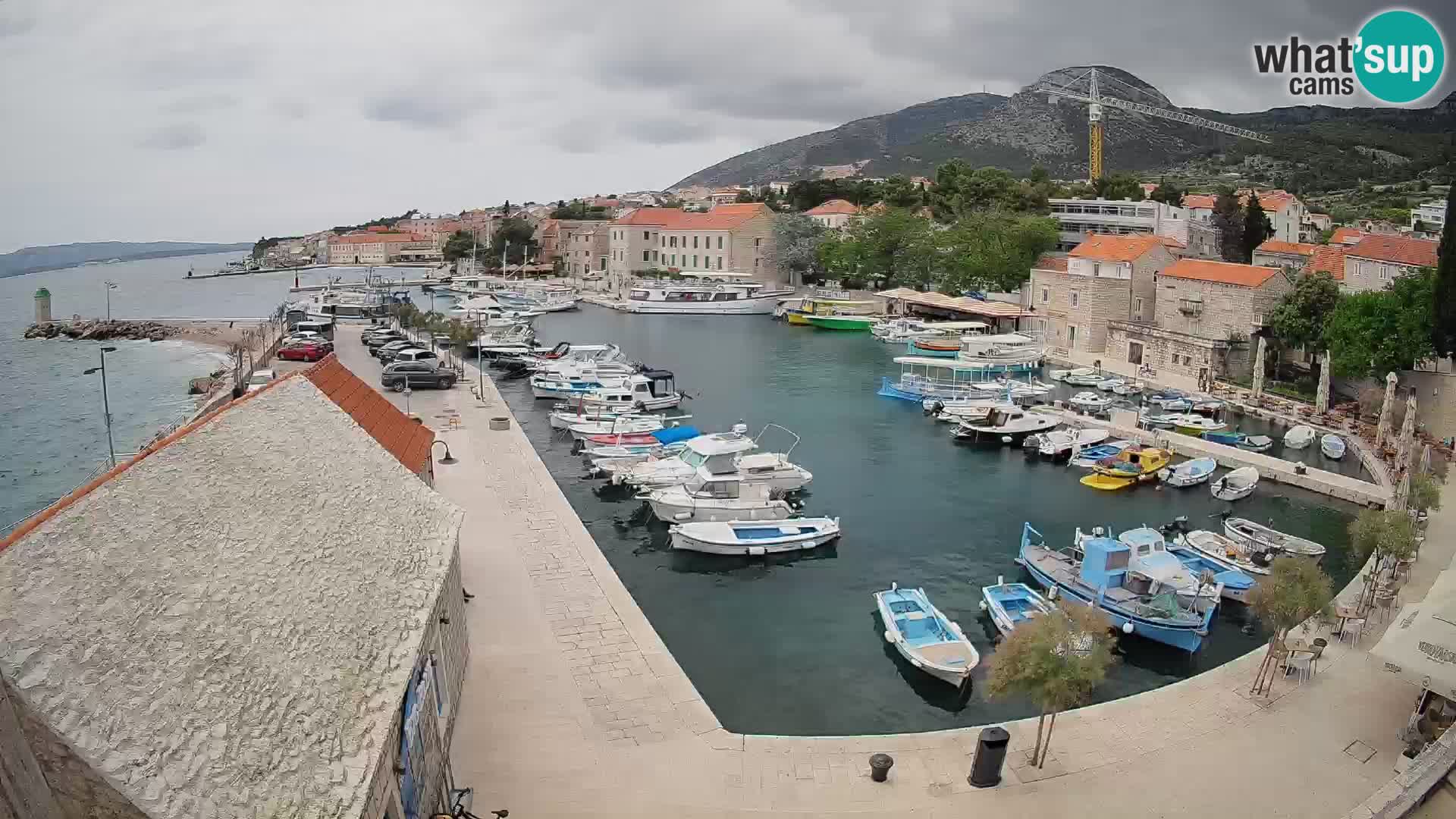 Webcam porto di Bol – Vista live sulla Riva e Marina