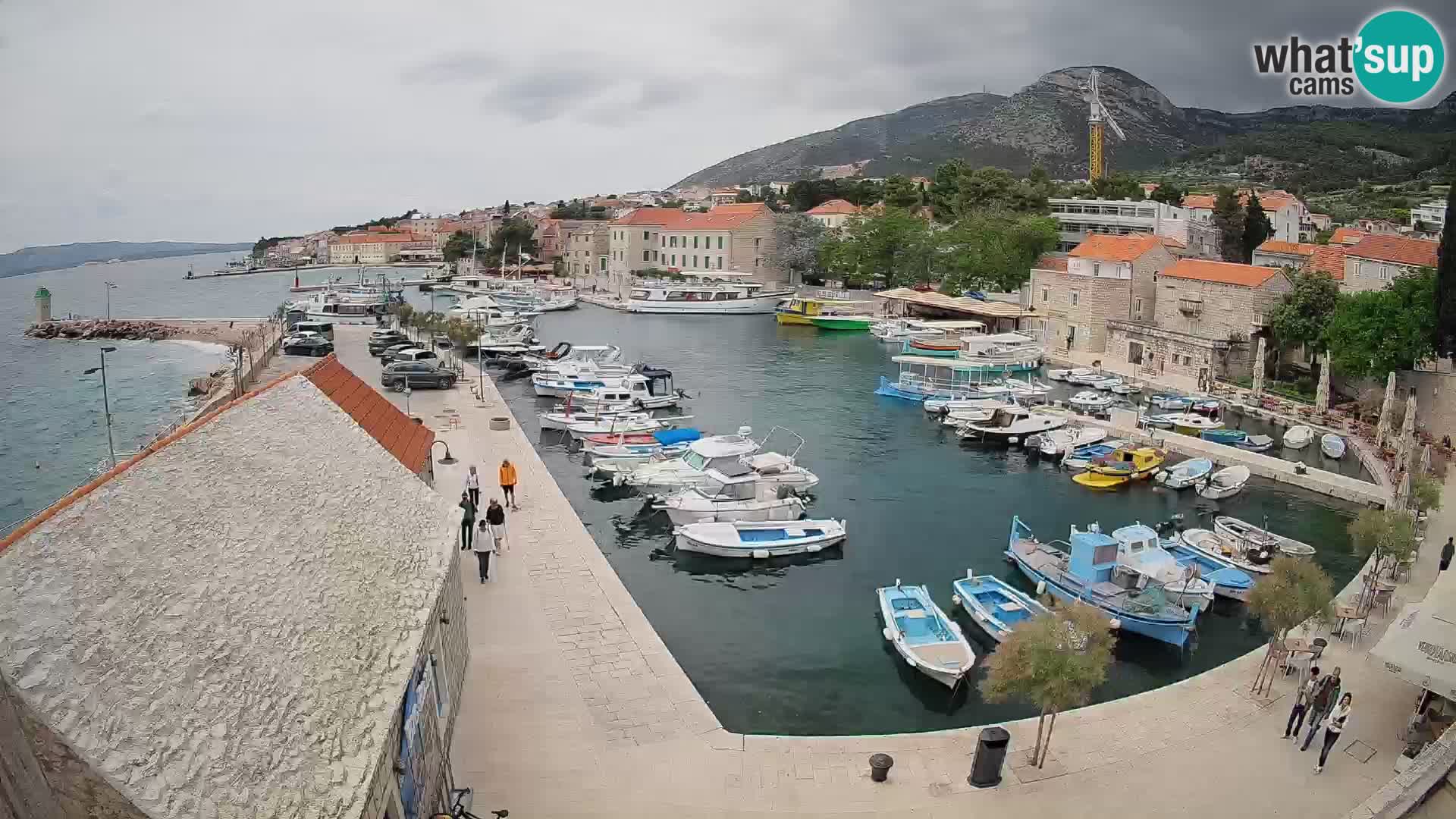 Webcam porto di Bol – Vista live sulla Riva e Marina