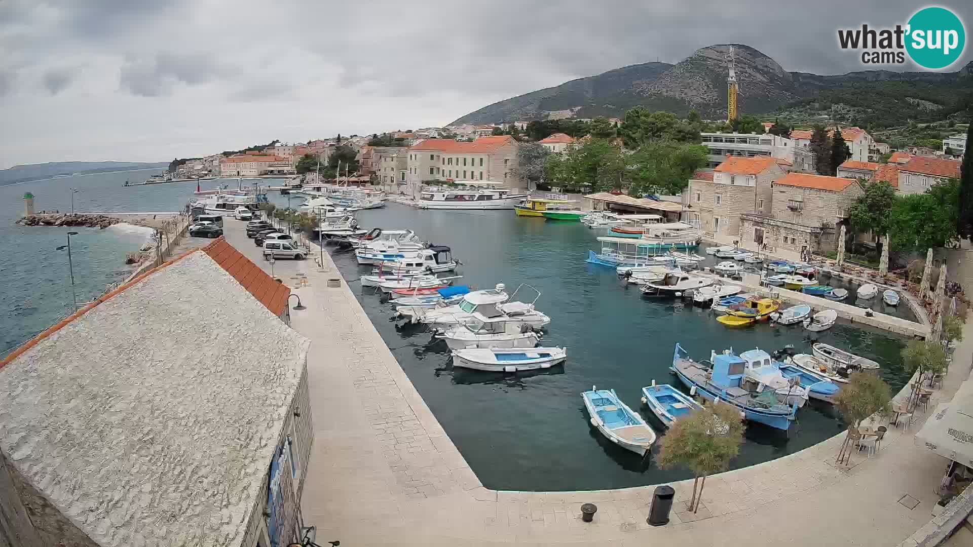 Web kamera Bol Riva – Pogled uživo na luku i marinu