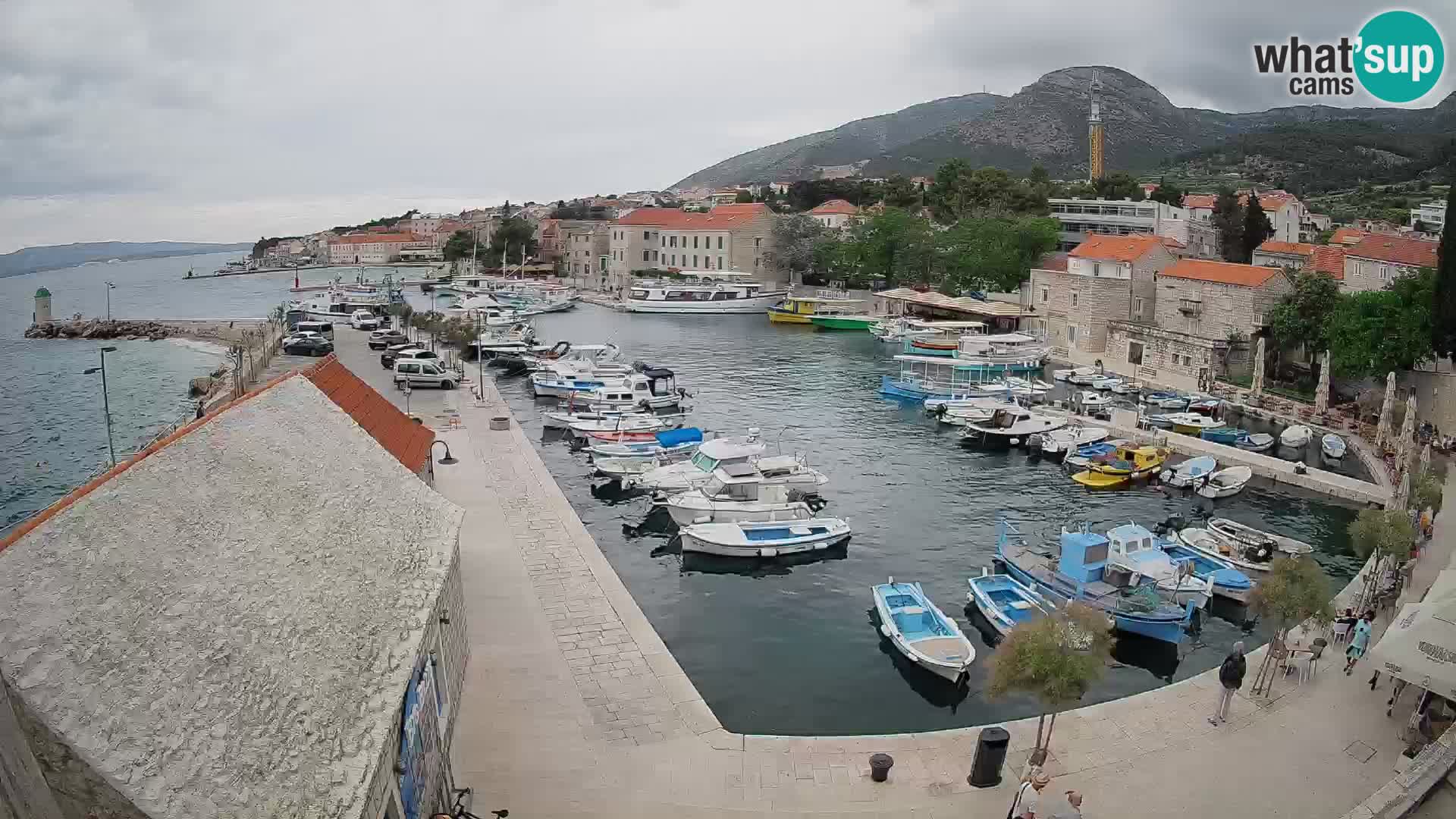 Webcam porto di Bol – Vista live sulla Riva e Marina