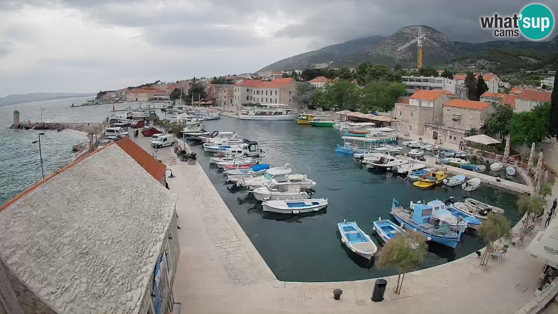 Webcam porto di Bol – Vista live sulla Riva e Marina