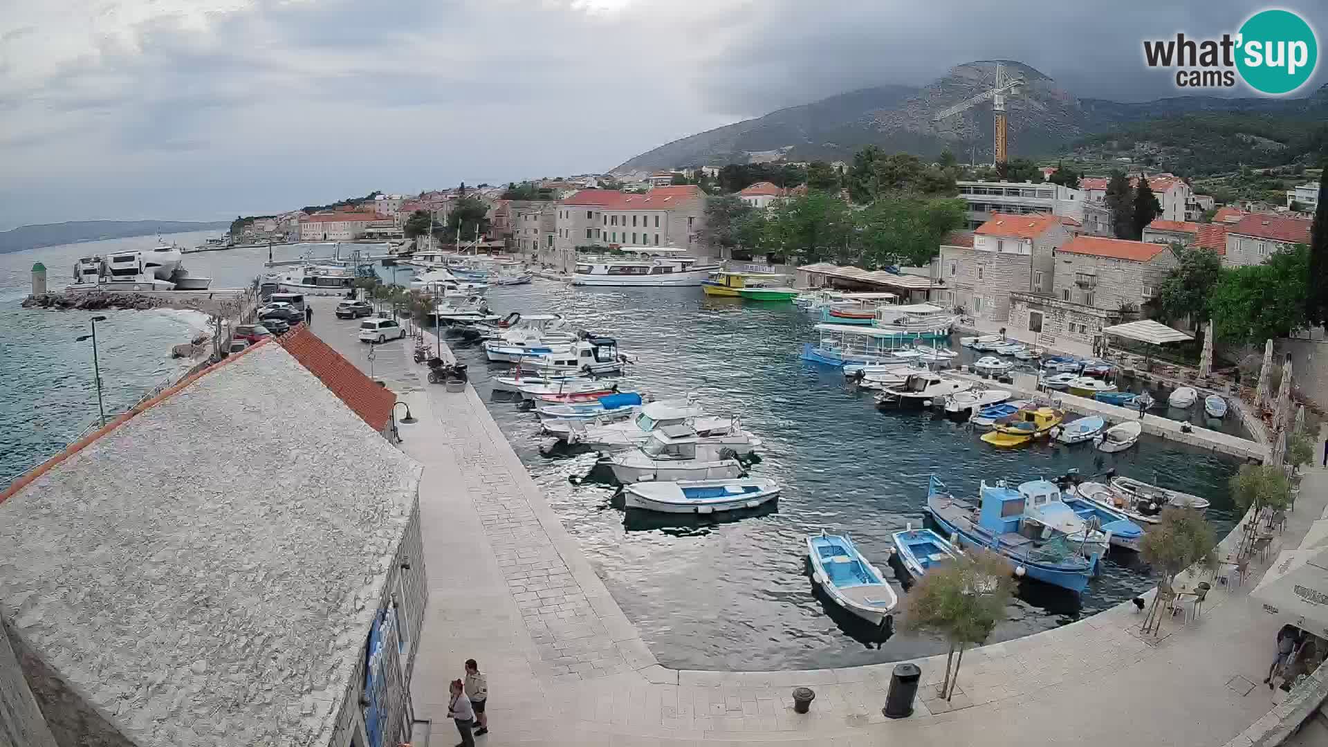 Webcam porto di Bol – Vista live sulla Riva e Marina