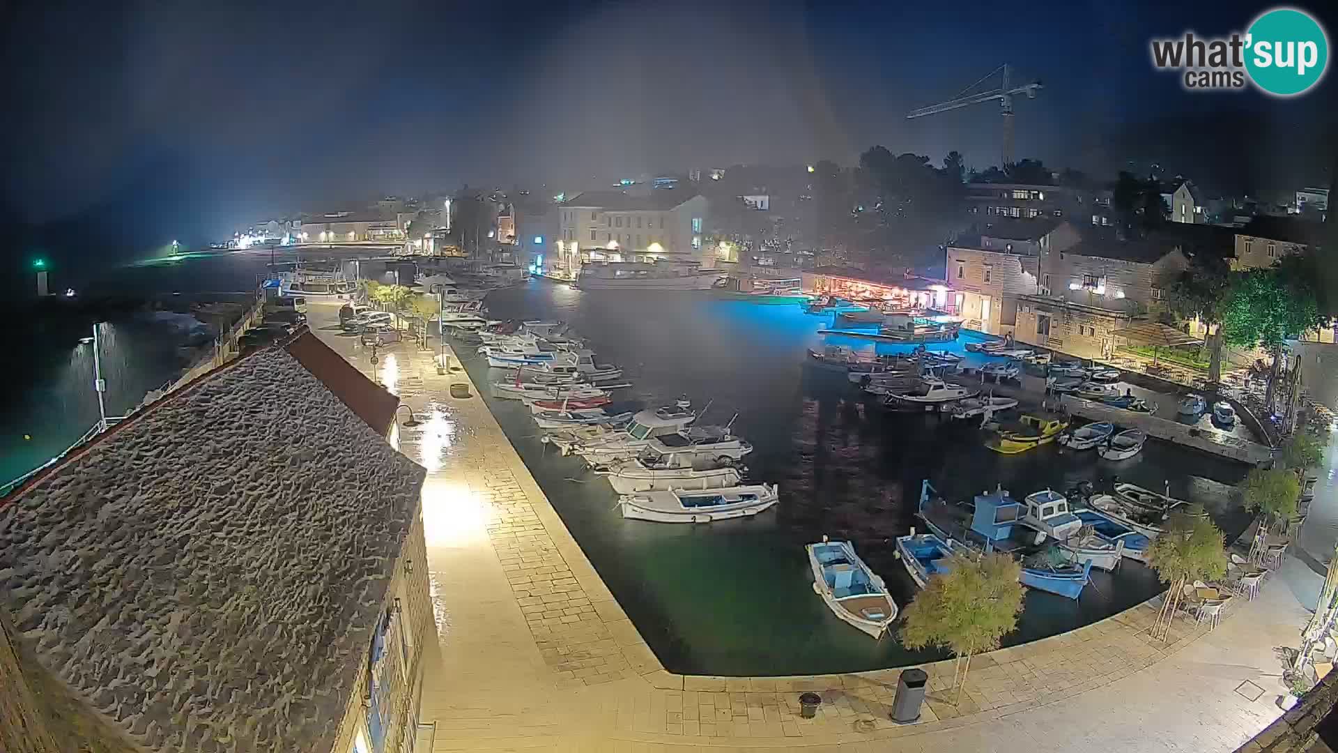 Webcam porto di Bol – Vista live sulla Riva e Marina