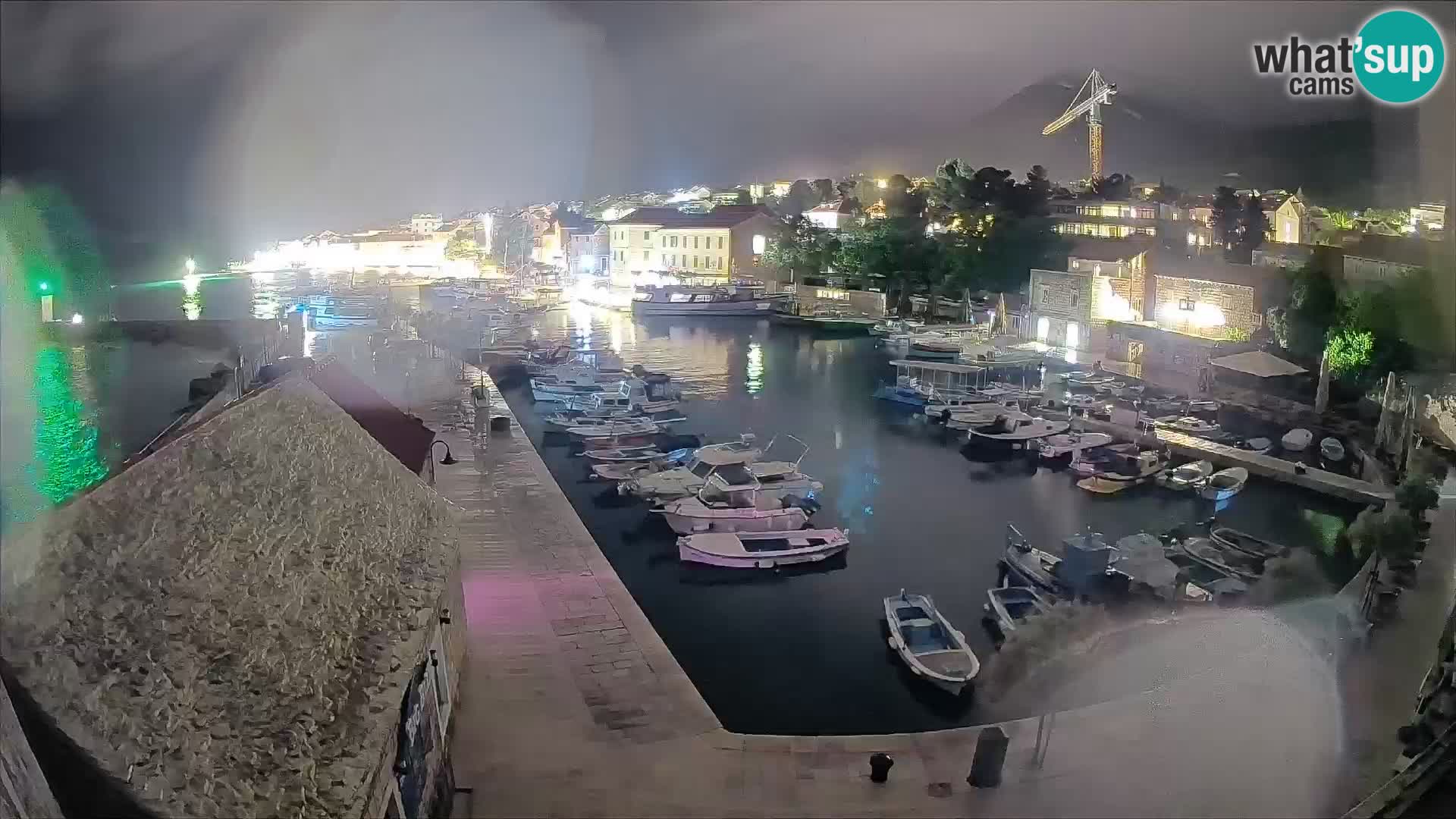Webcam Bol Harbour – Live View of Bol Riva & Marina
