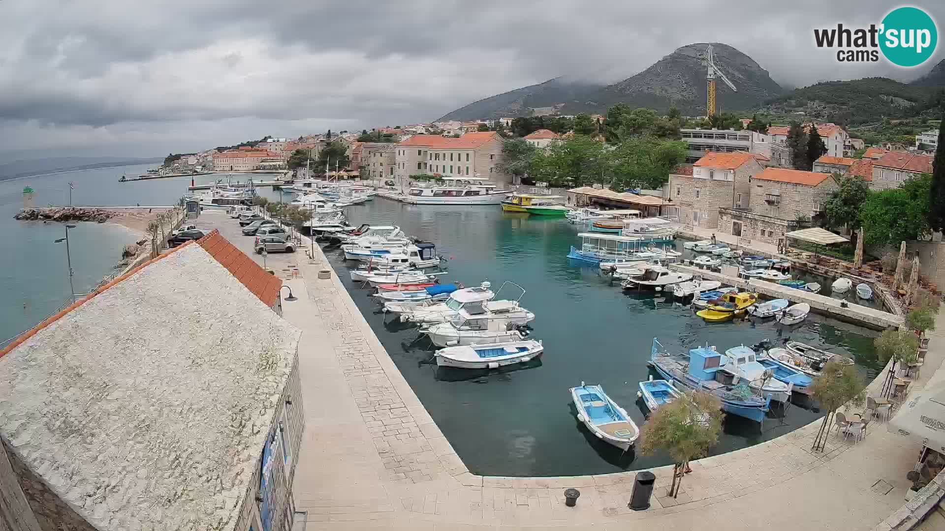 Web kamera Bol Riva – Pogled uživo na luku i marinu