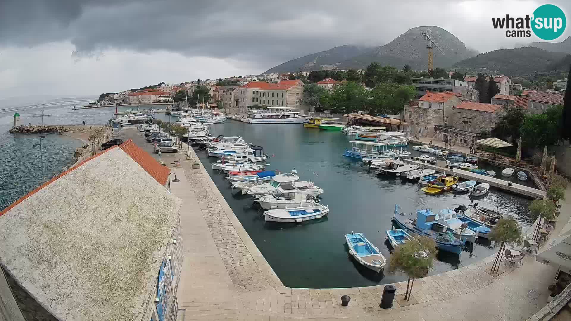Webcam porto di Bol – Vista live sulla Riva e Marina