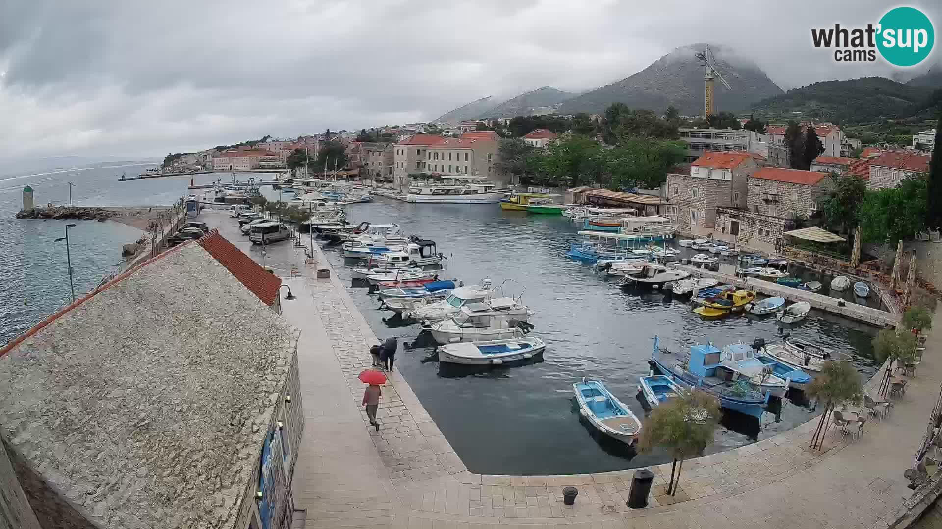 Web kamera Bol Riva – Pogled uživo na luku i marinu