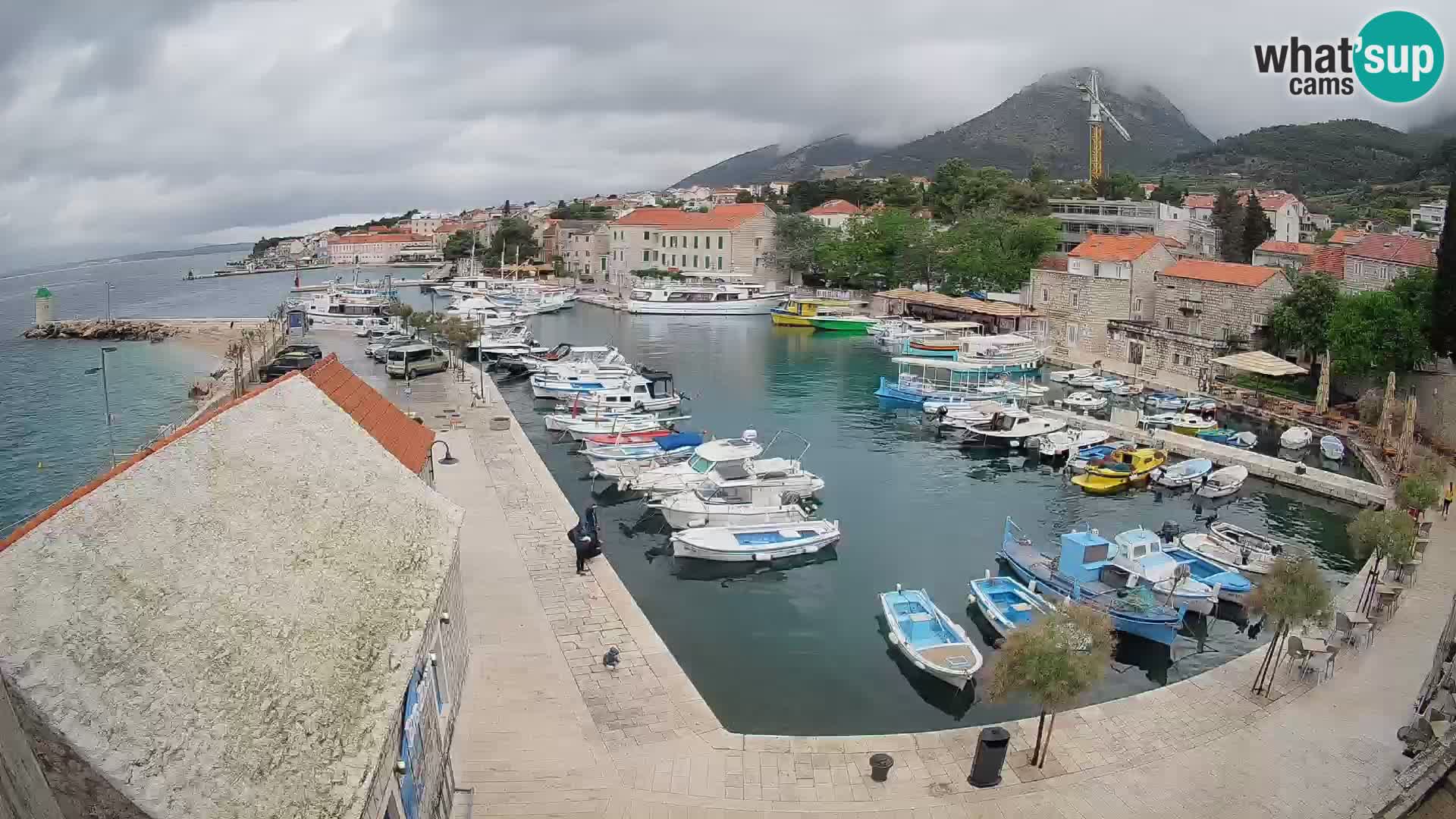Web kamera Bol Riva – Pogled uživo na luku i marinu
